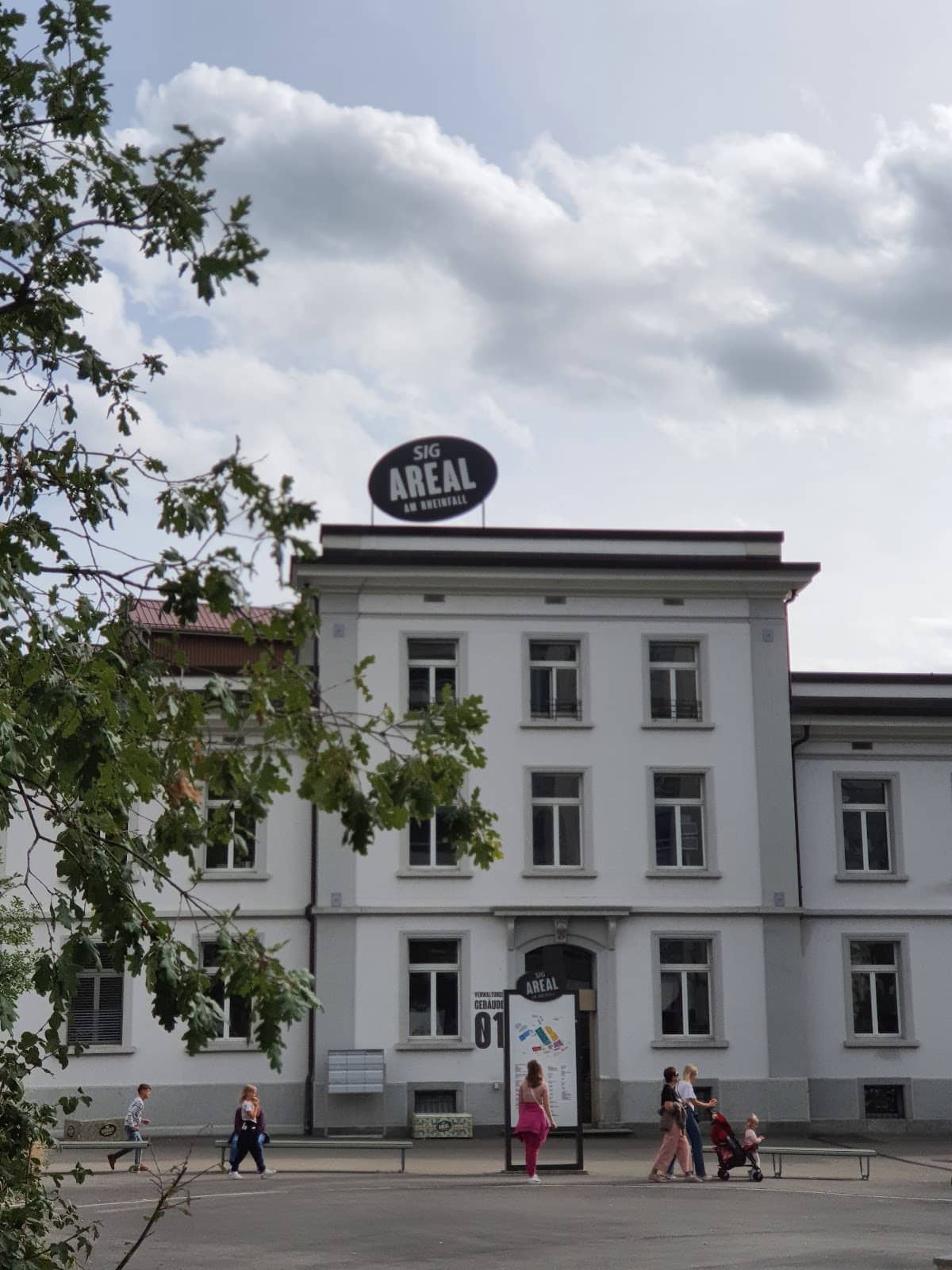 Proximity to Rhine Falls