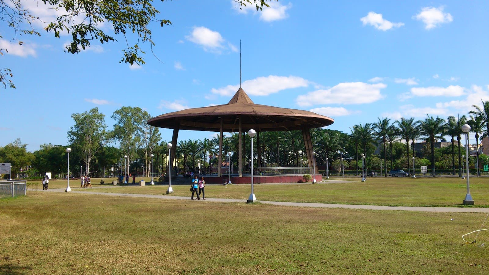 Bayanihan Park & Salakot Arch - Image 1