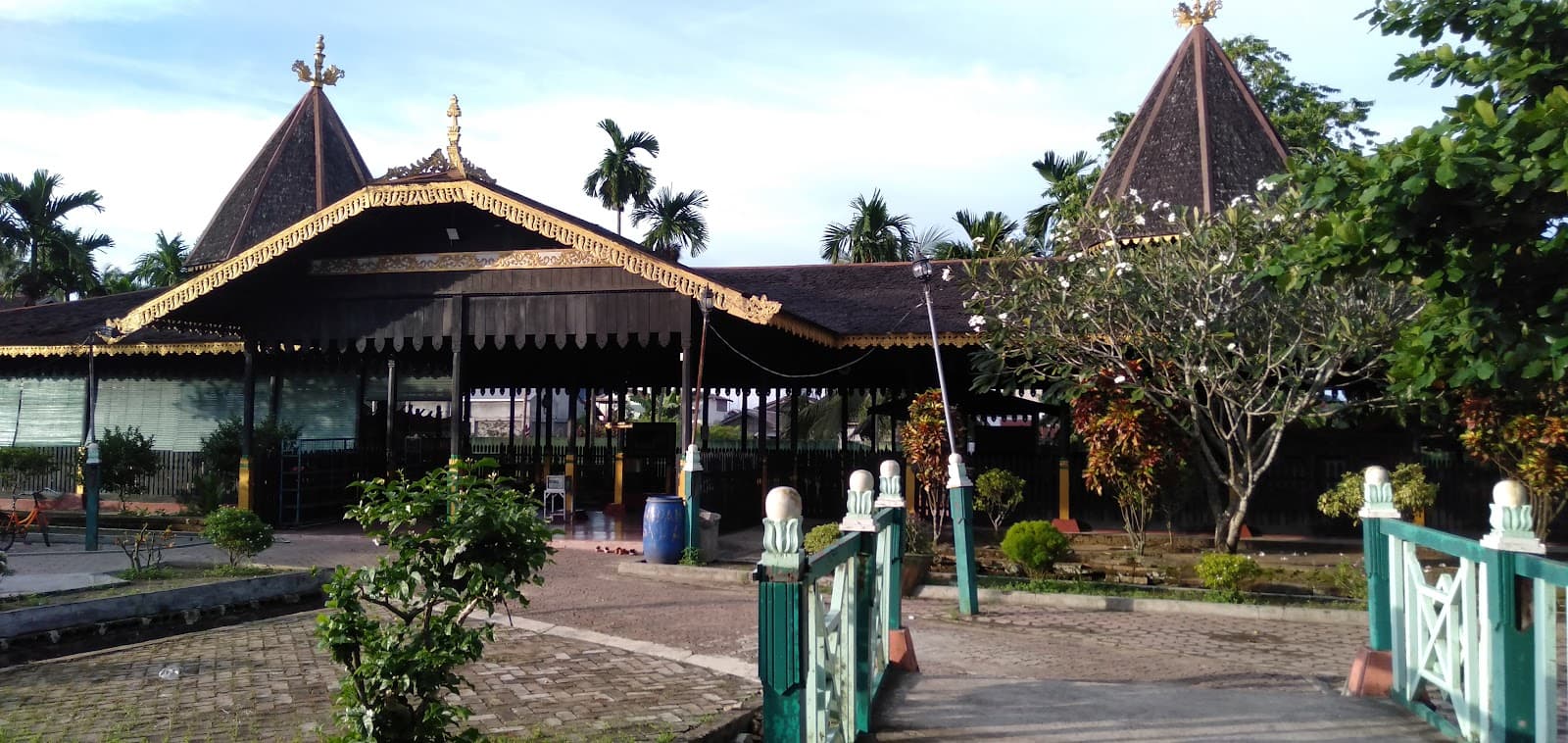 Sultan Suriansyah Tombs - Image 1