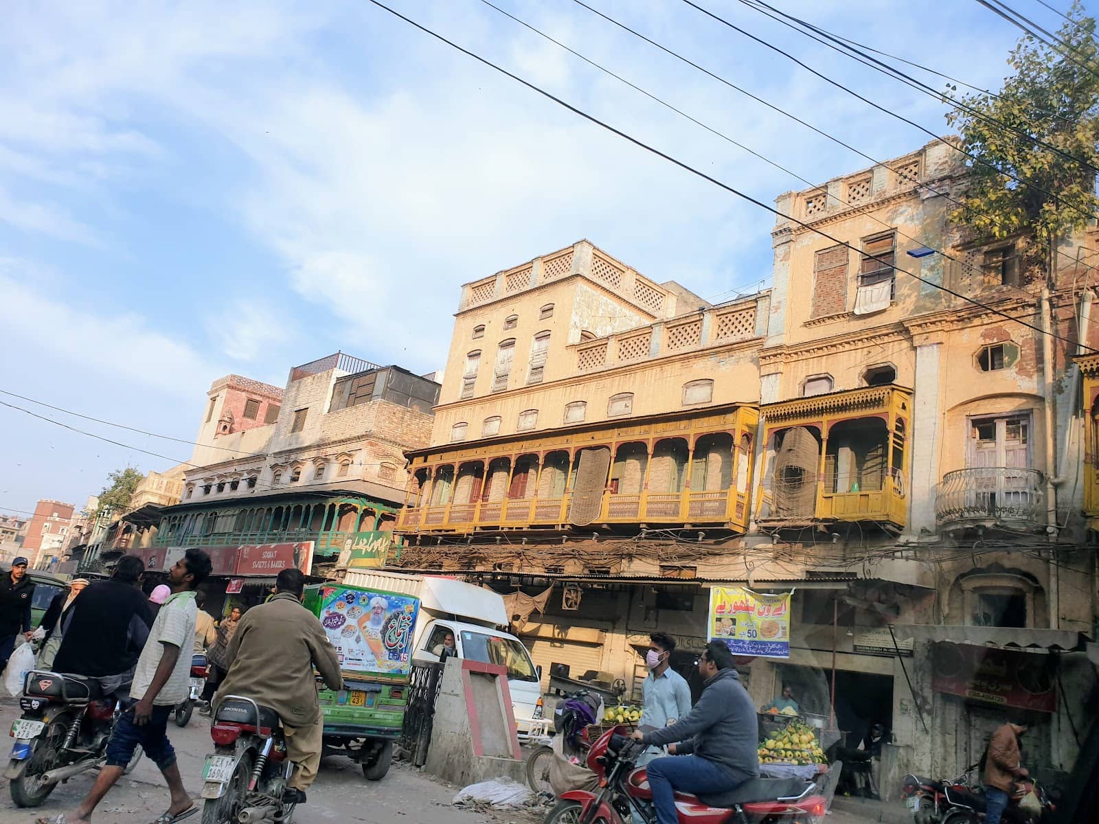 Gawalmandi's Chaat Delights