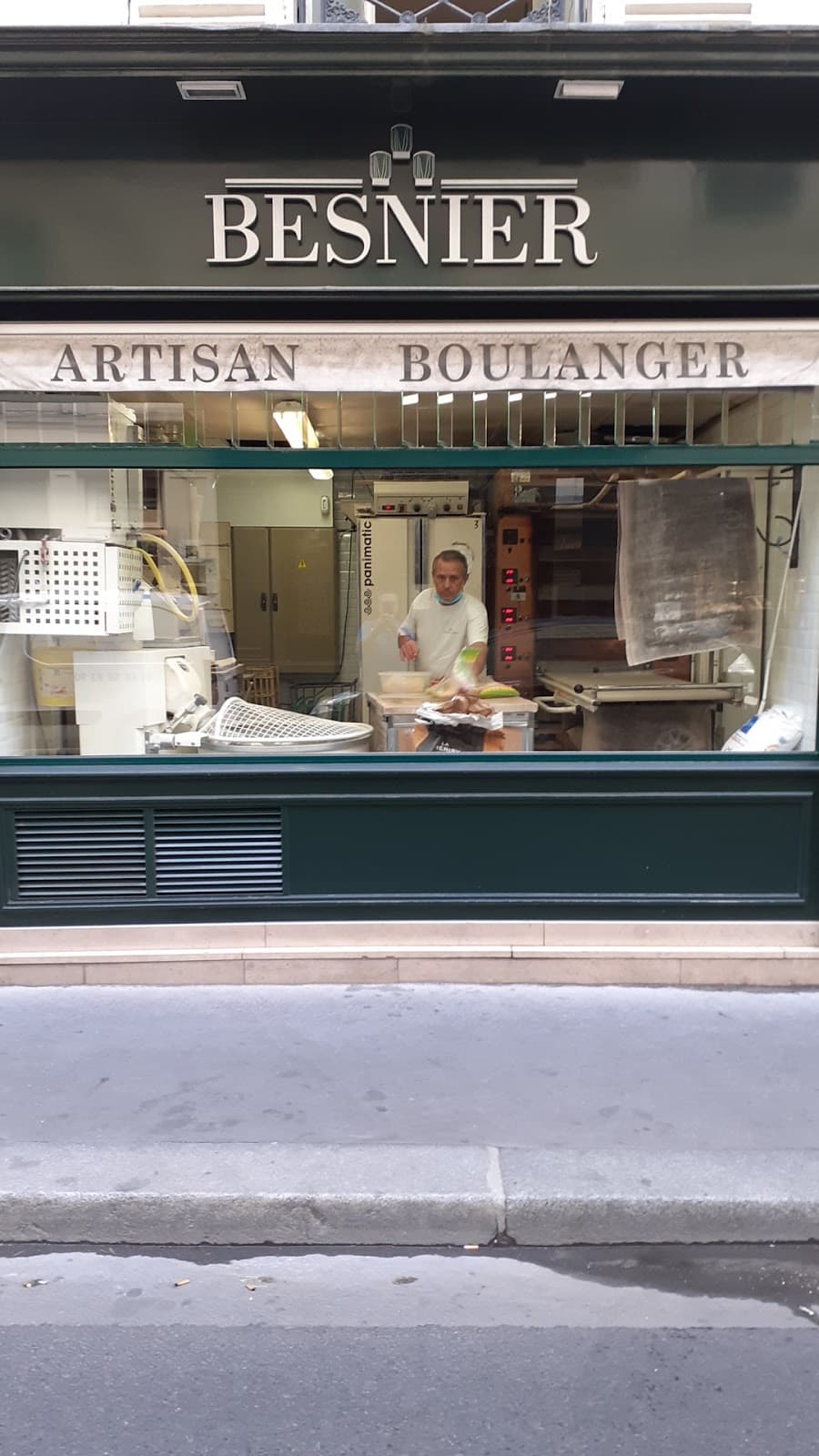 Rue de Bourgogne - Image 1