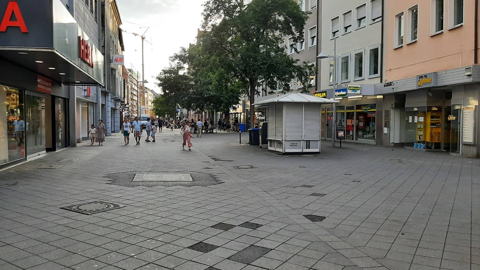 Dondead Sneaker & Streetwear