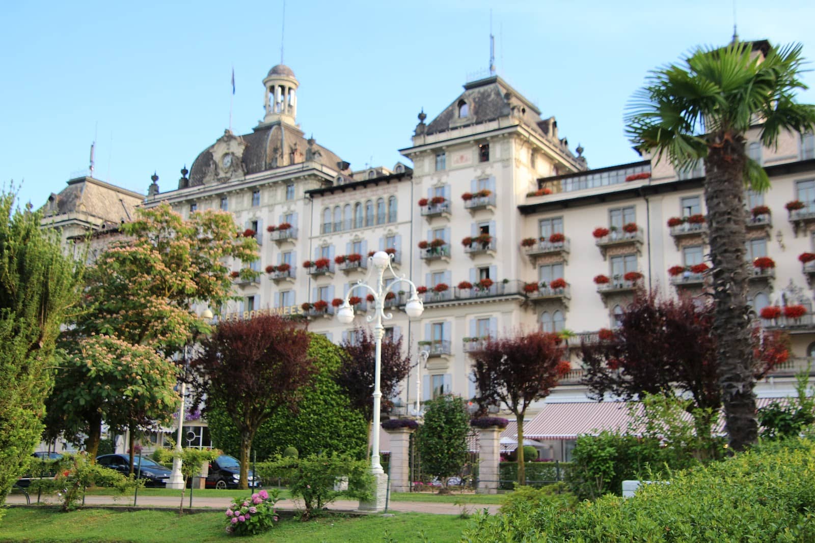 Elegant Hotels & Gardens