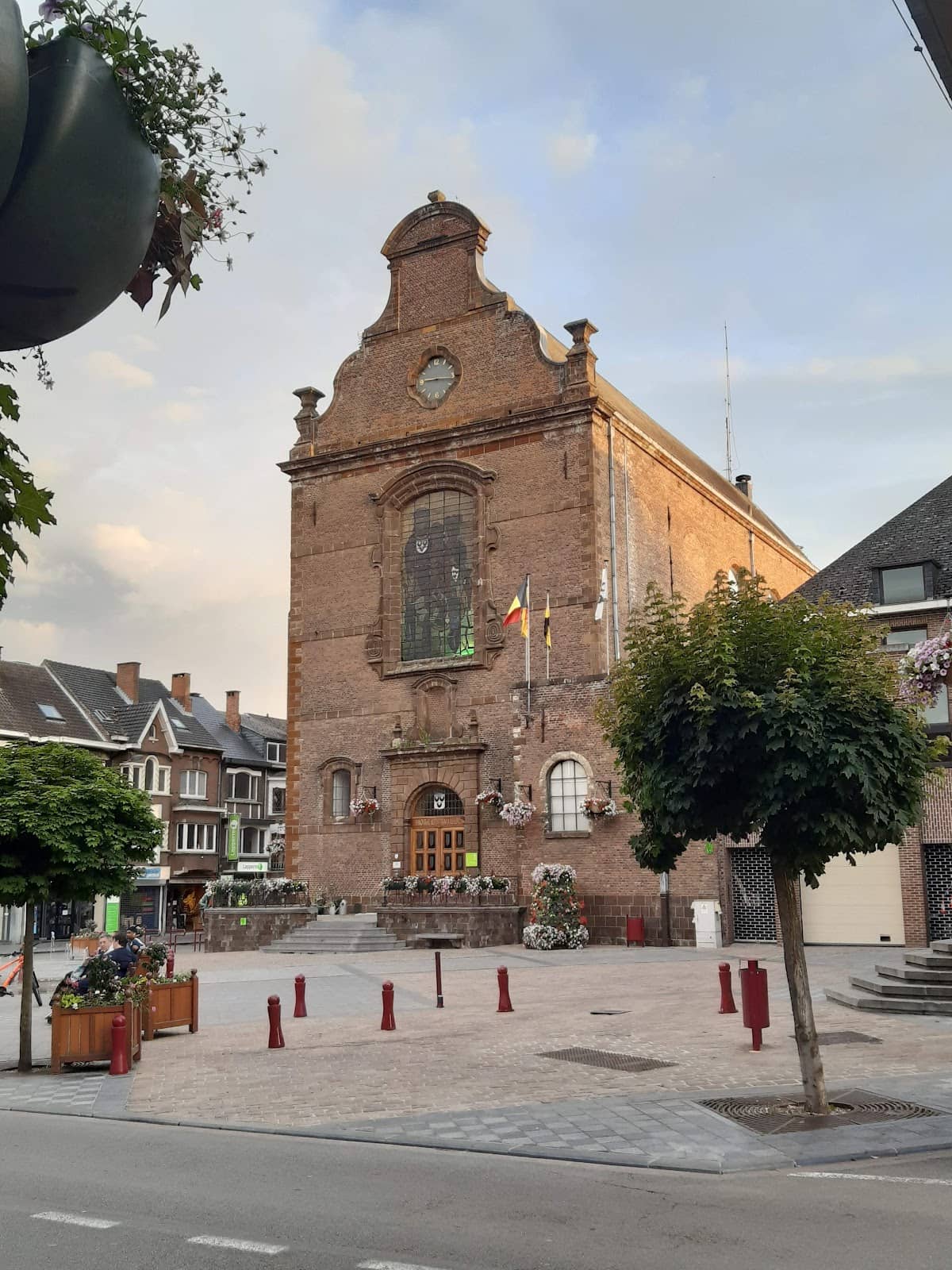 Local Cafes and Bistros