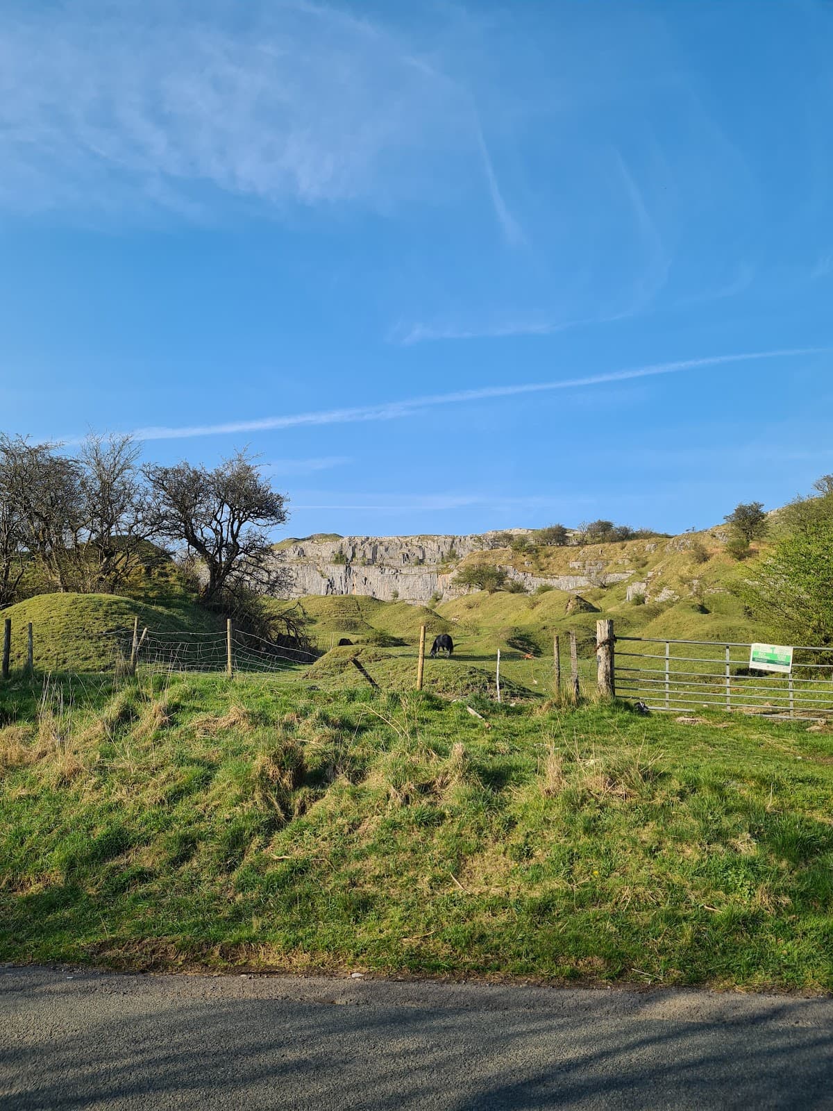 Morlais Castle (ruins) - Image 1