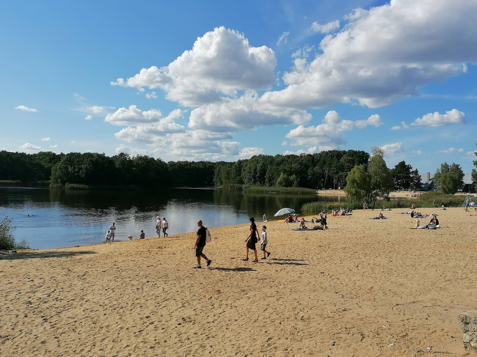 Lakeside Dining
