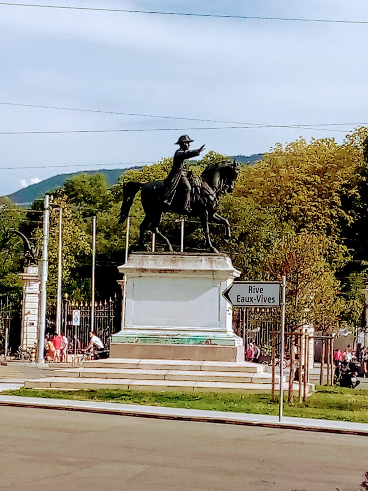 Place de Neuve - Image 1