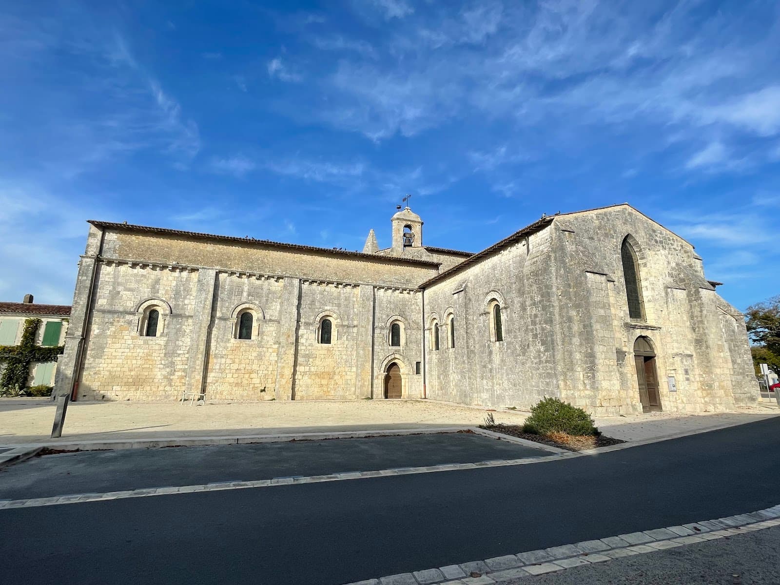 Église Saint-Georges d'Oléron - Image 1