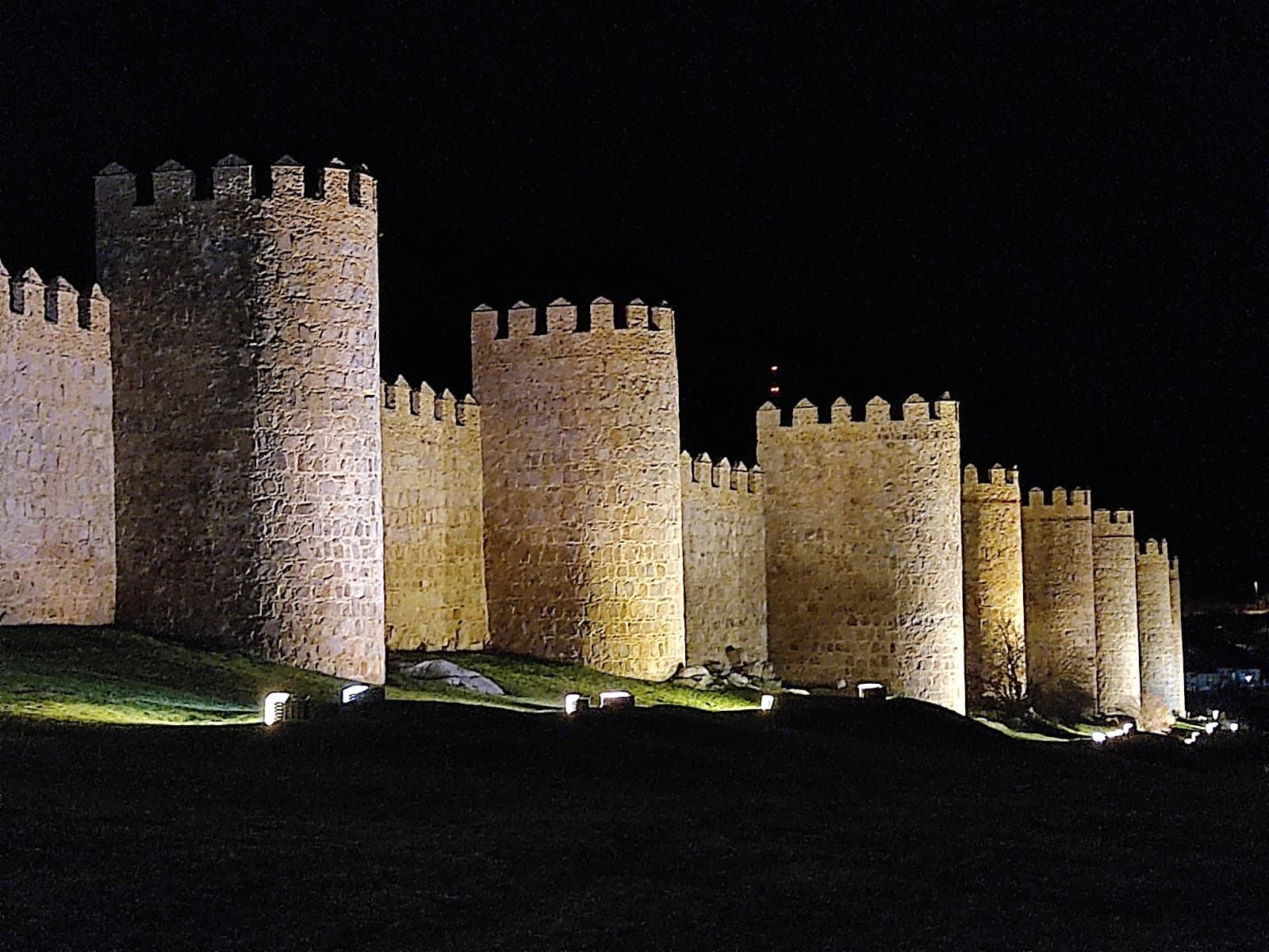 Ávila Walls - Image 1