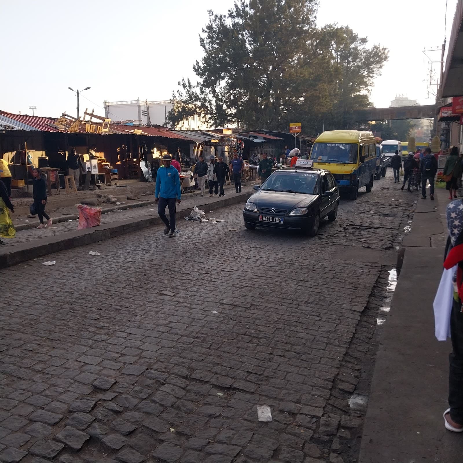 La Petite Vitesse Market - Image 1