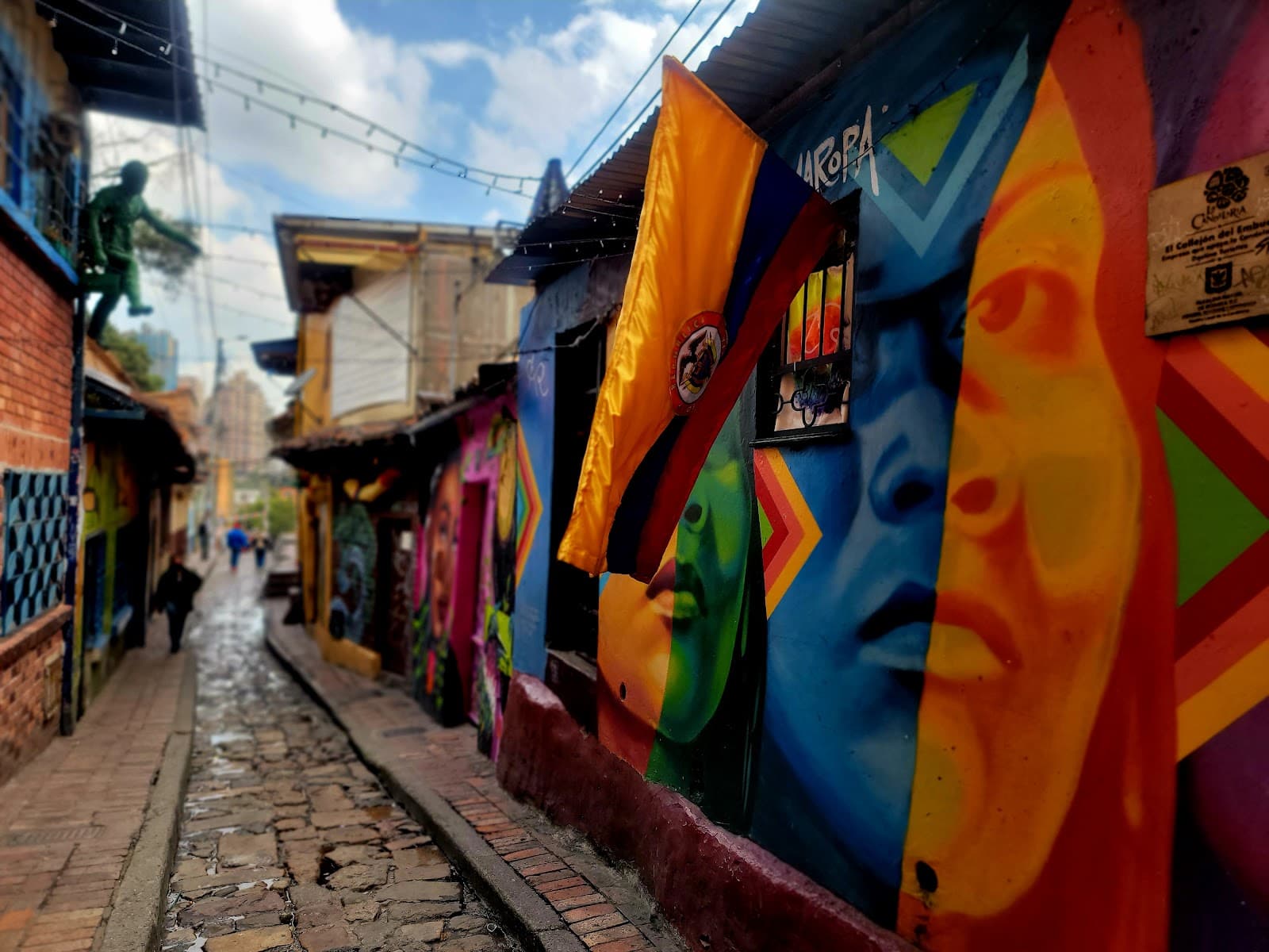 Callejón del Embudo Street Art - Image 1