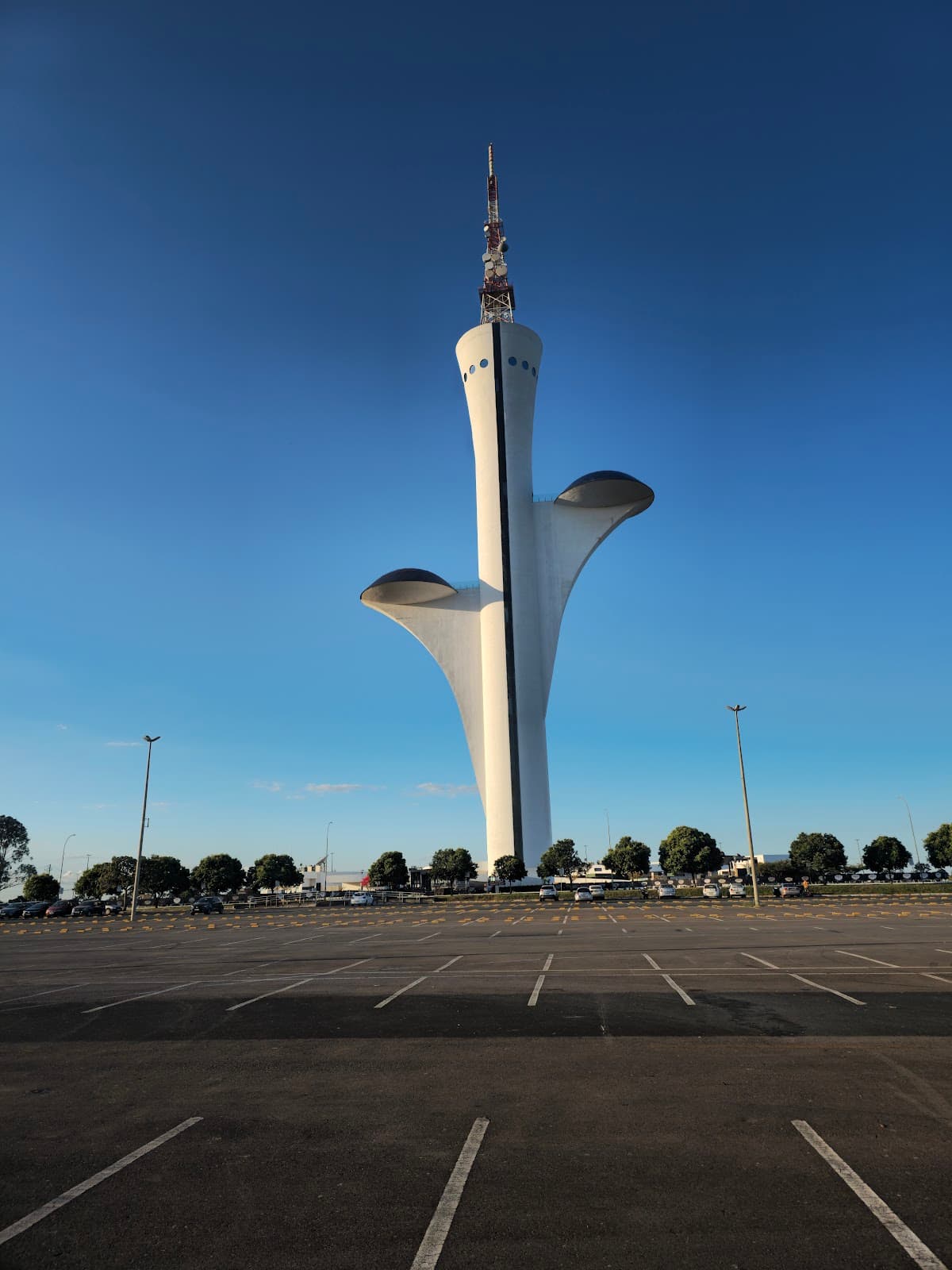 Torre de TV Digital Flor do Cerrado - Image 1