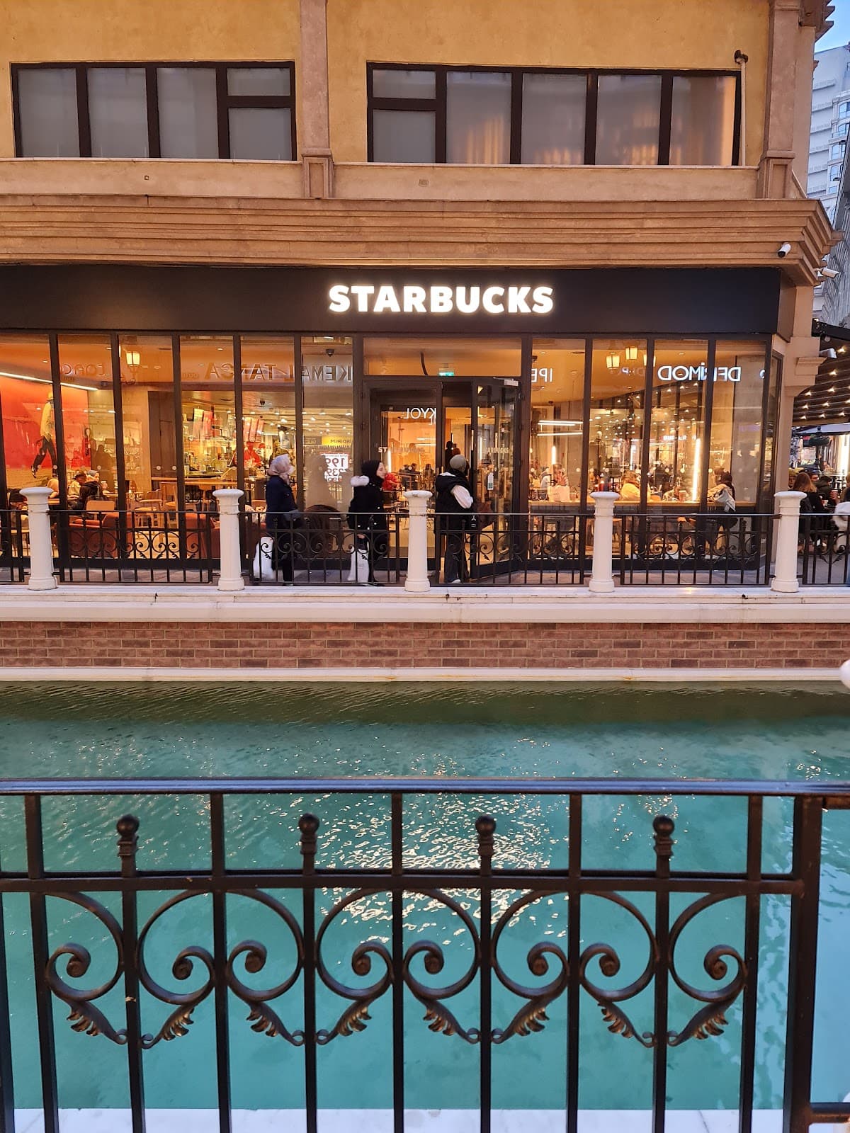 Venezia Mega Outlet, Istanbul - Image 1