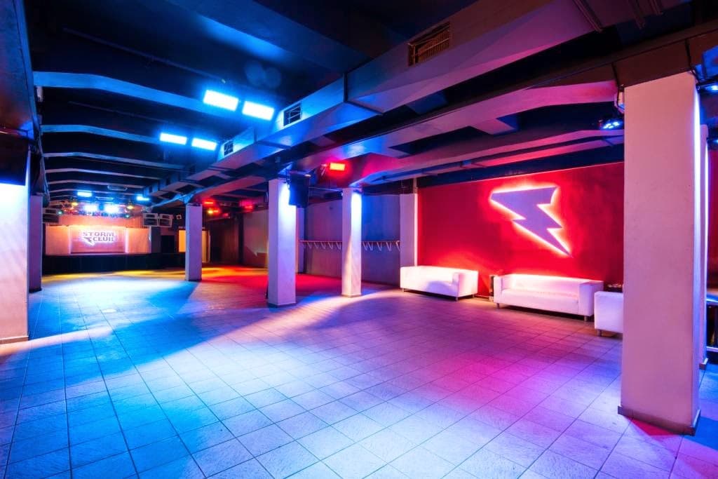 Storm Club - Image 1