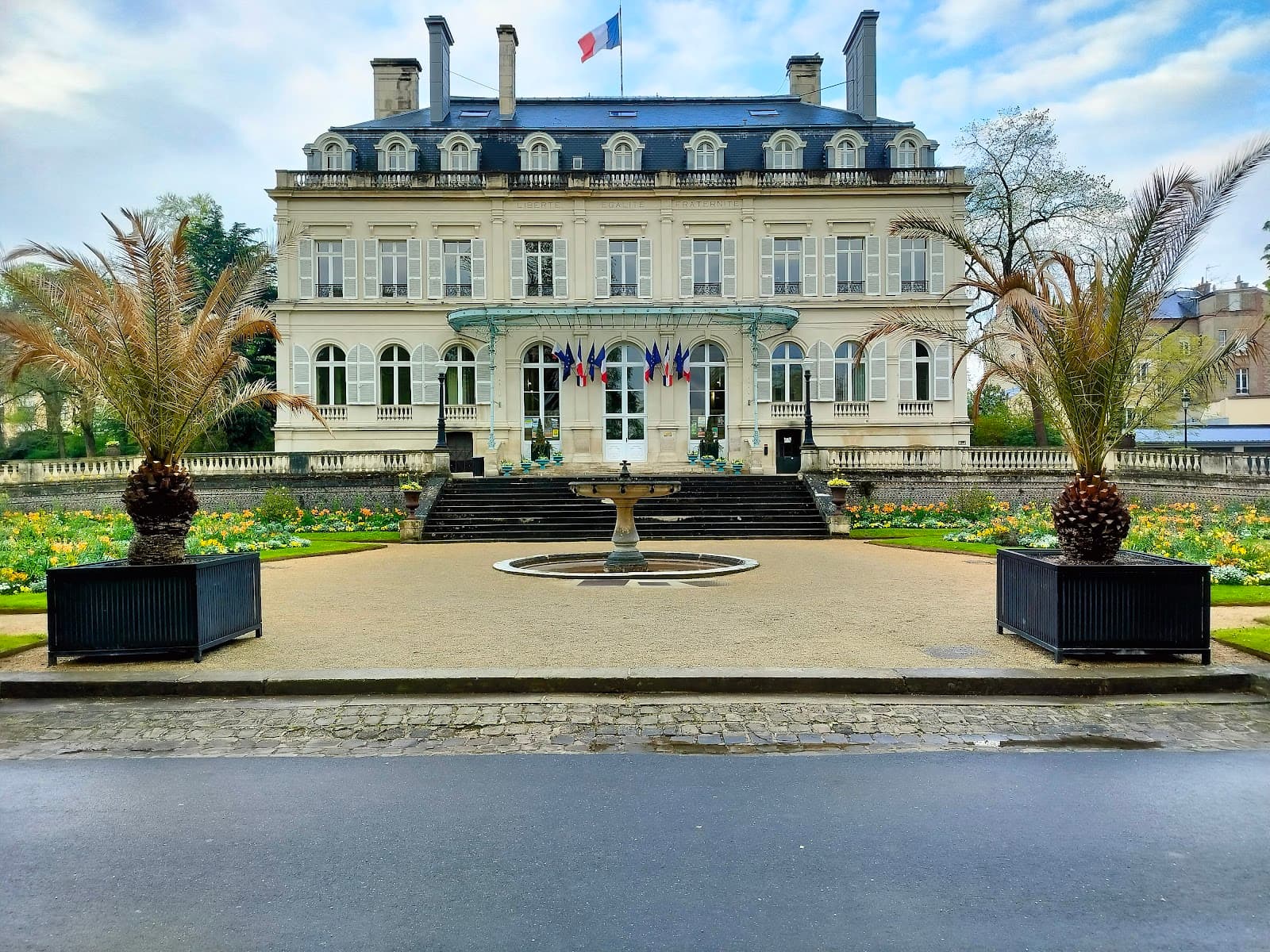 Hôtel de Ville d'Épernay Gardens - Image 1