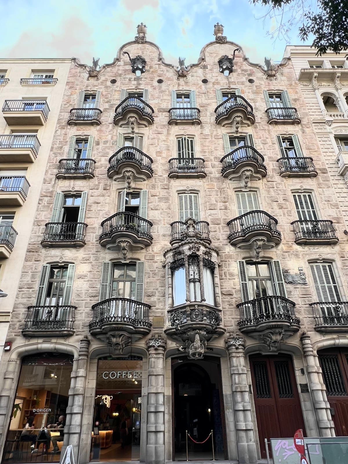 Casa Calvet - Image 1