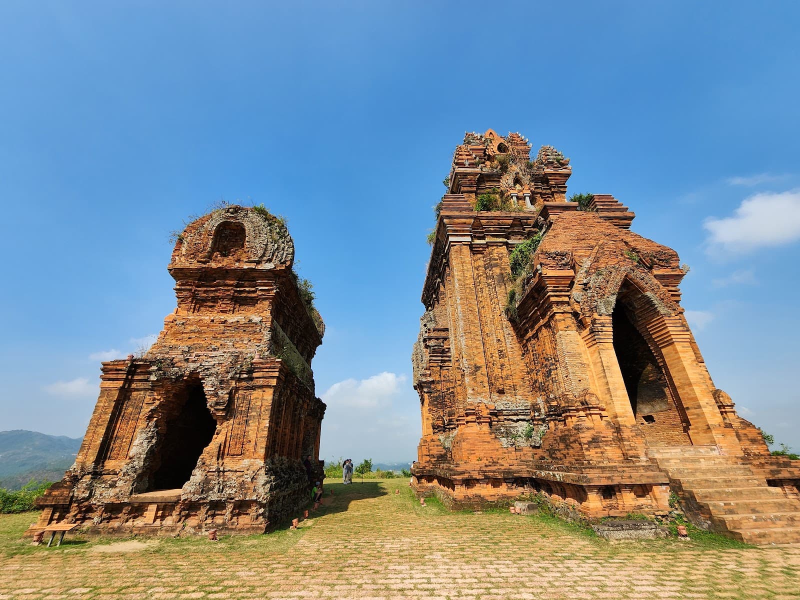 Banh It Cham Towers Quy Nhon - Image 1