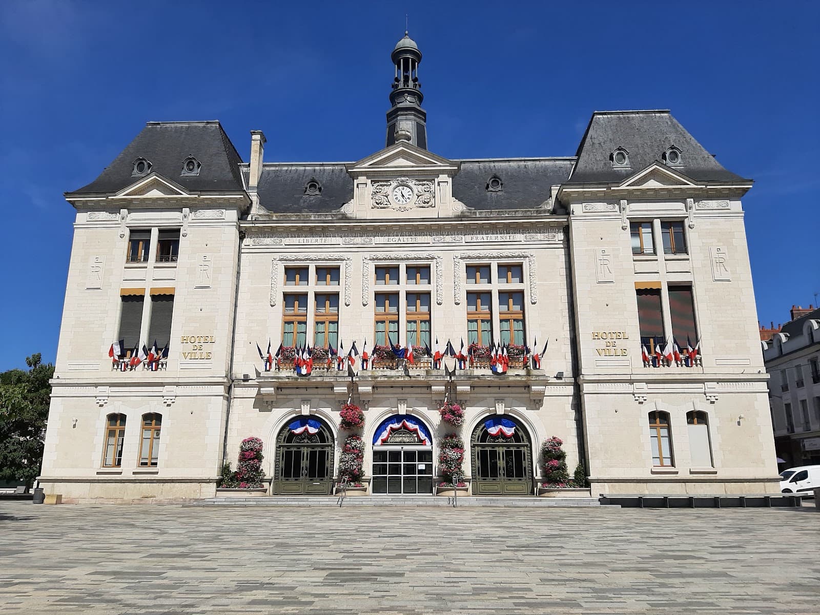 Town Hall (Hôtel de Ville) - Image 1