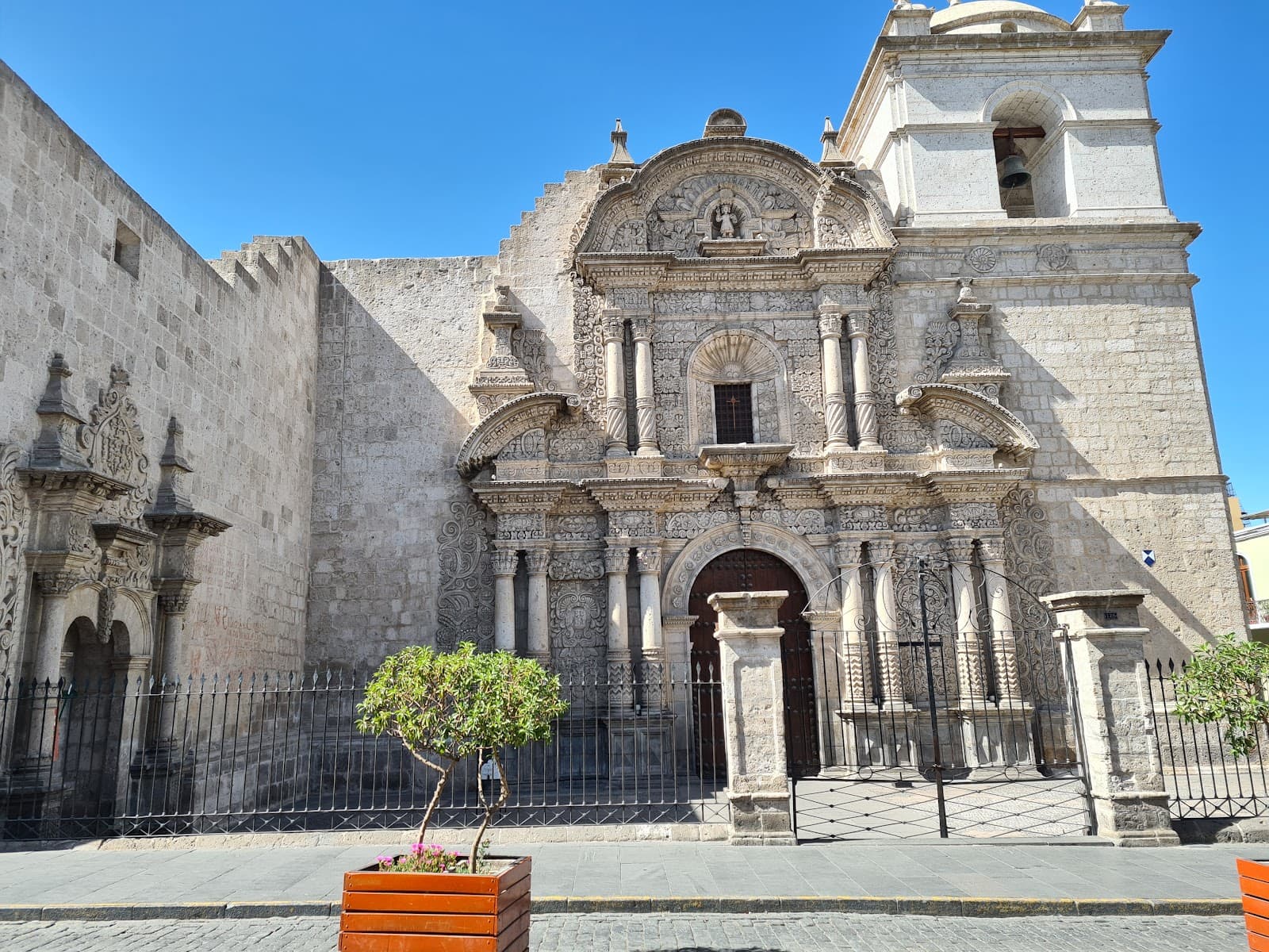 Church of La Compañía - Image 1