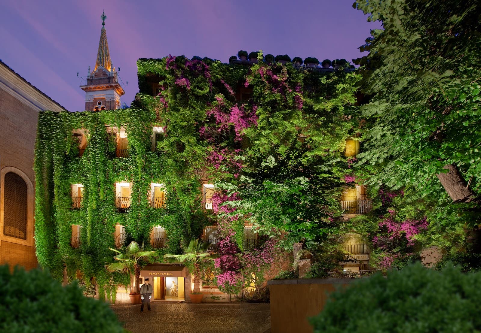 Hotel Raphael Rooftop Bar - Image 1