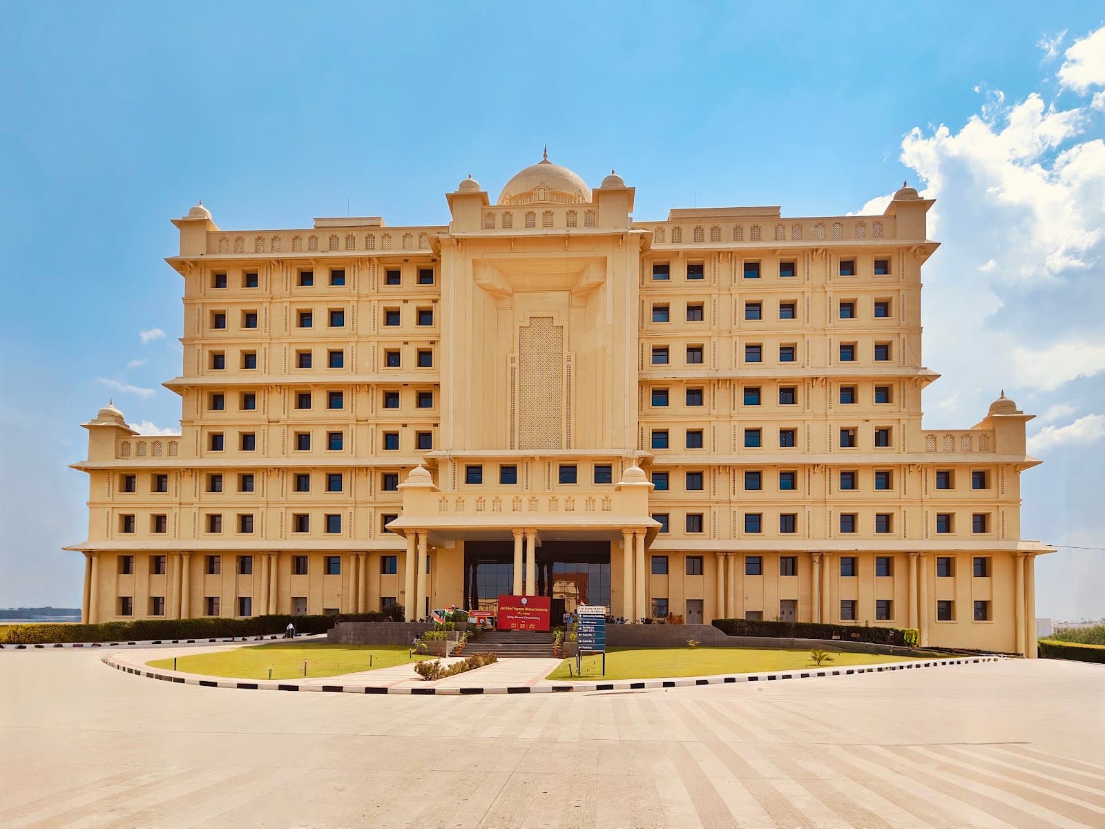 Atal Bihari Vajpayee Gomti Barrage - Image 1