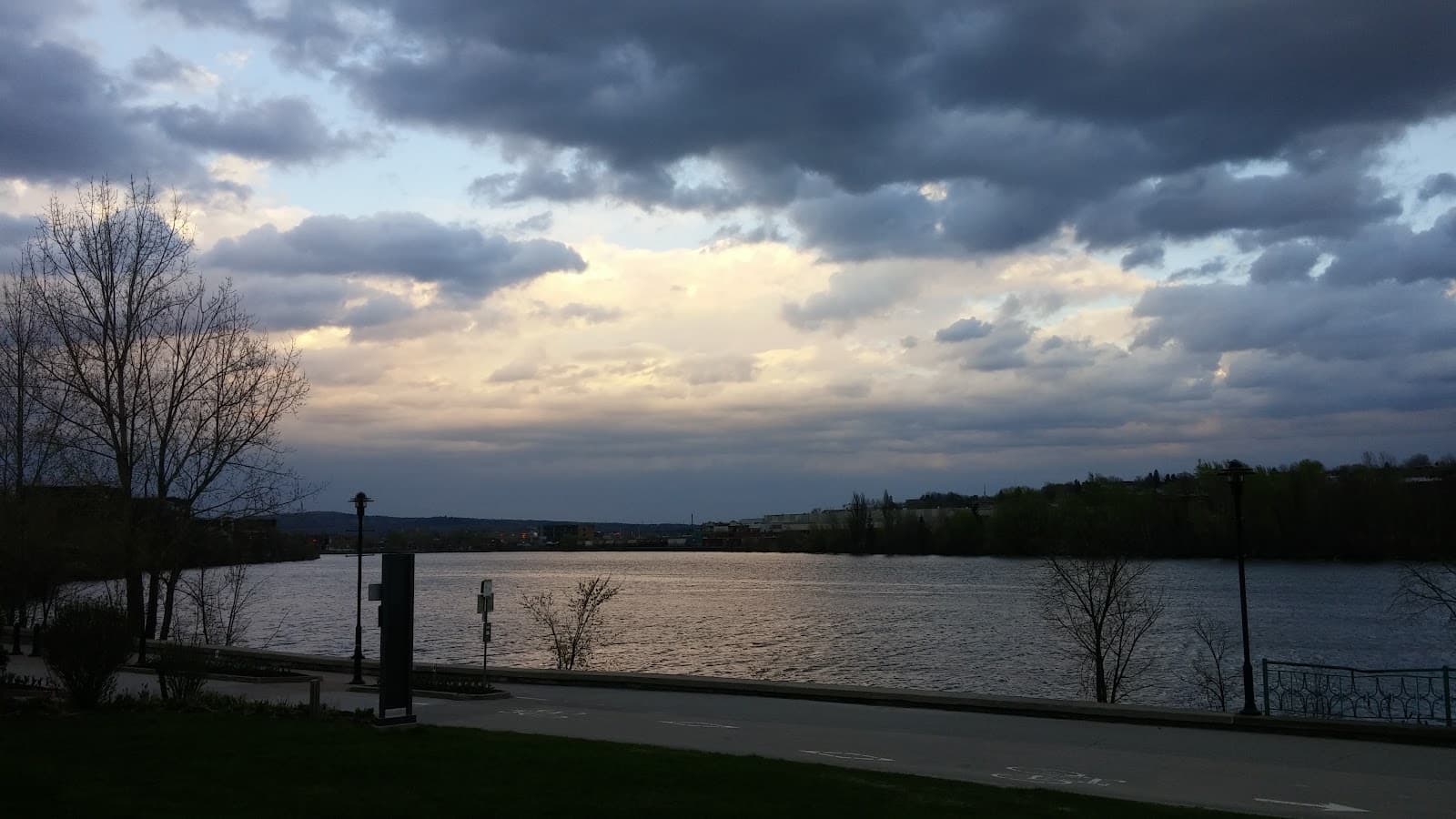 Lac des Nations Promenade - Image 1