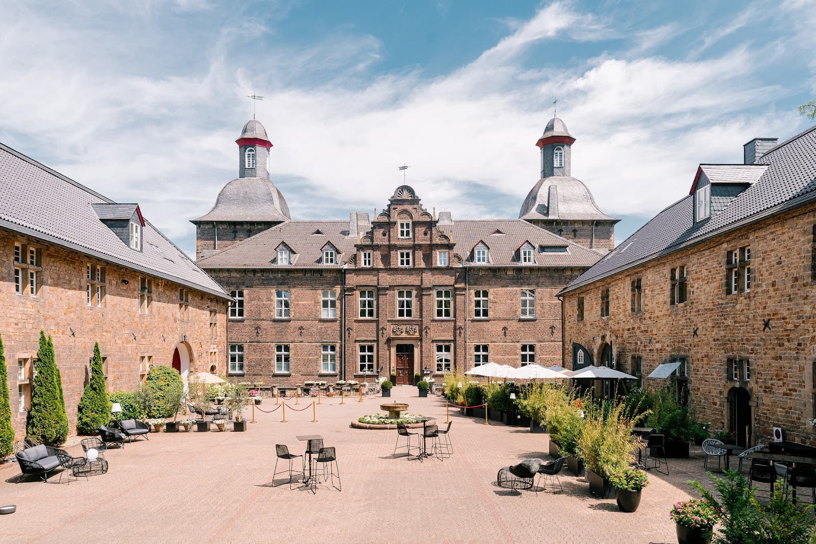 Schloss Hugenpoet - Image 1