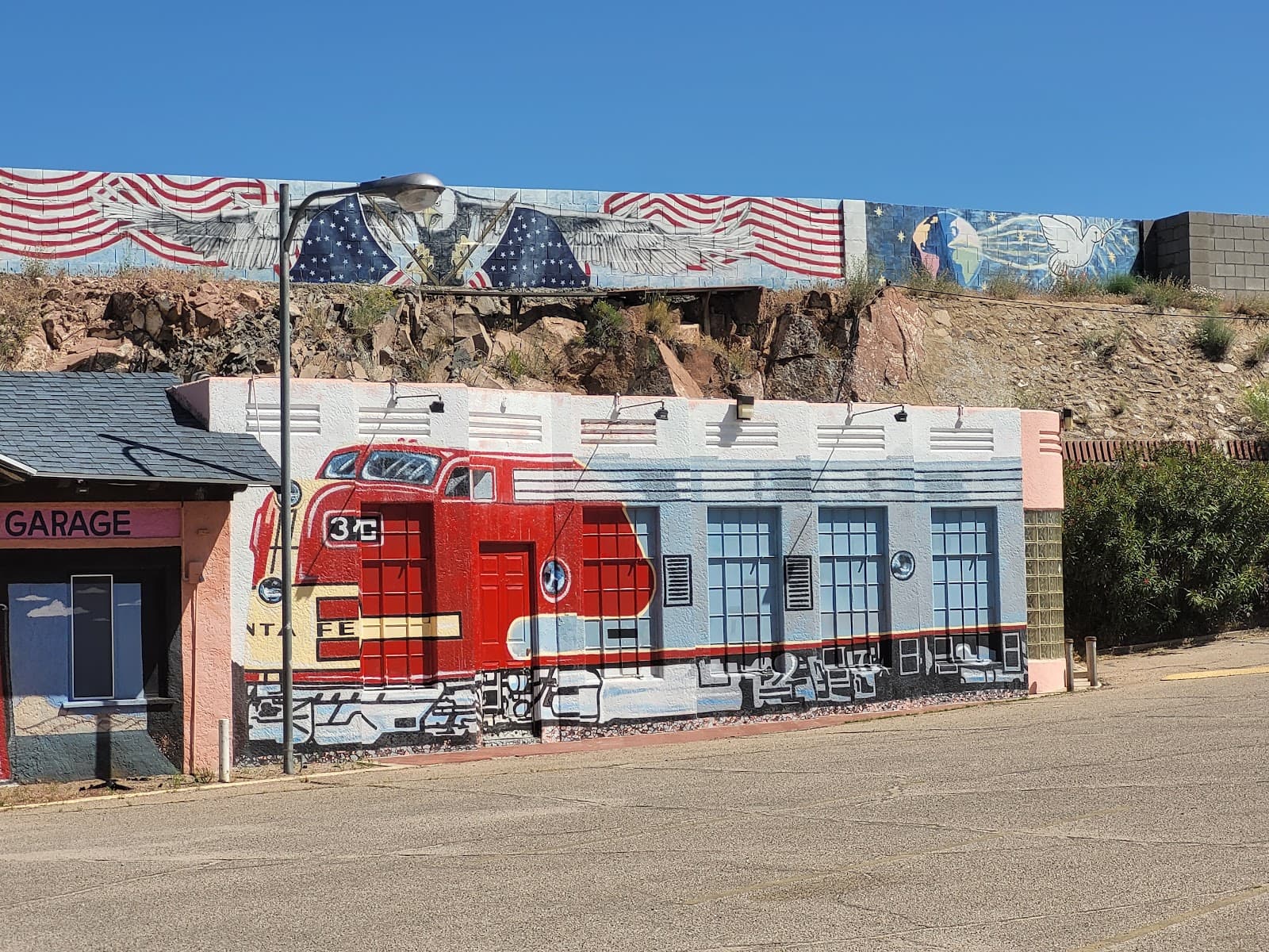 El Trovatore Motel - Image 1