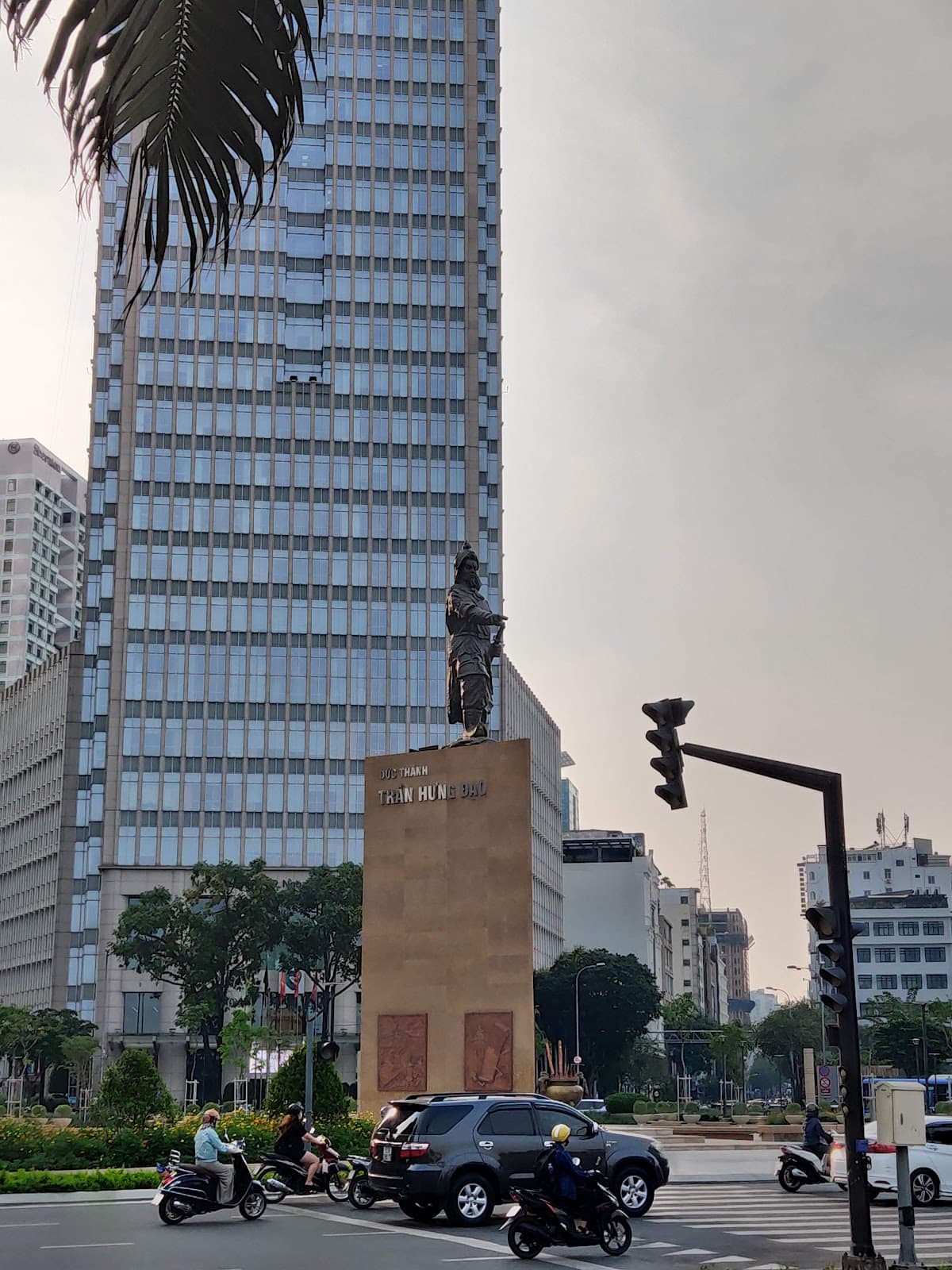 Me Linh Square - Image 1