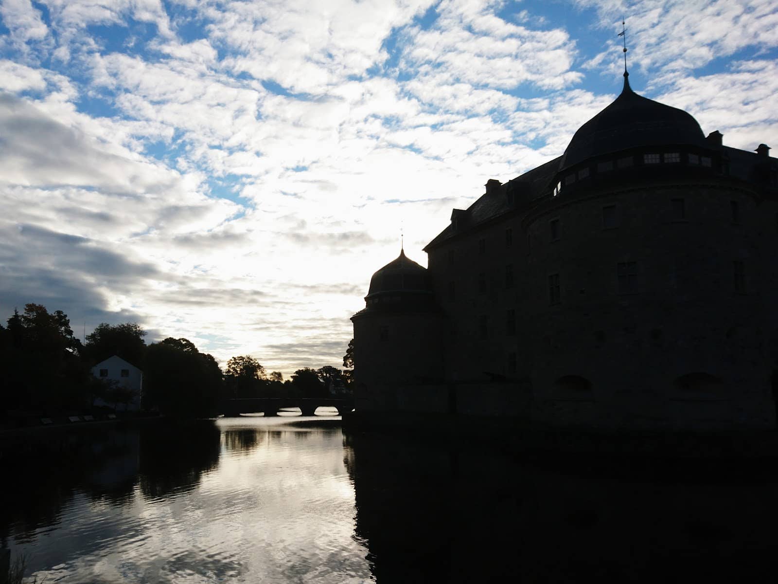 Local Cafes and Eateries