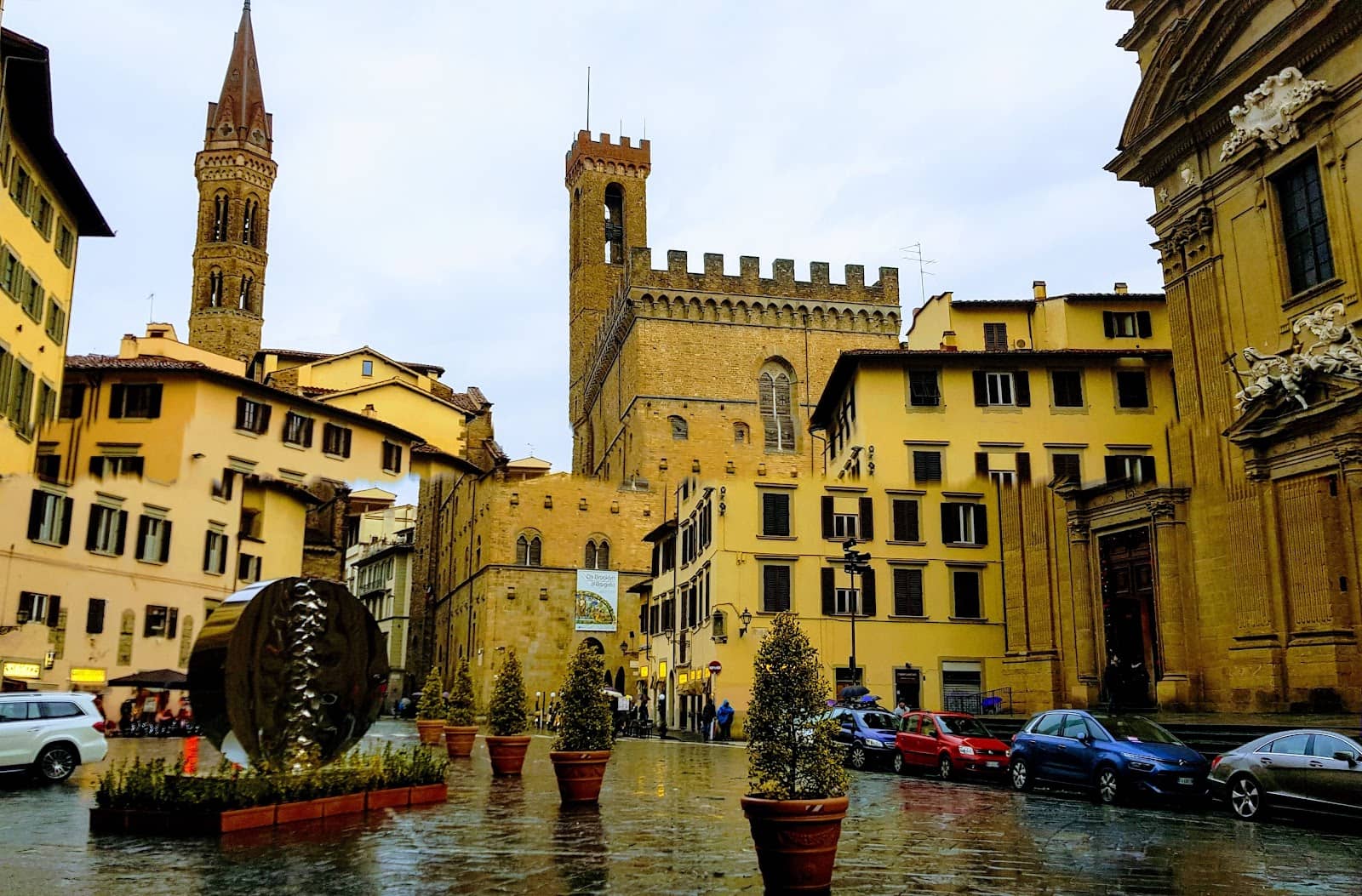 Piazza San Firenze Atmosphere
