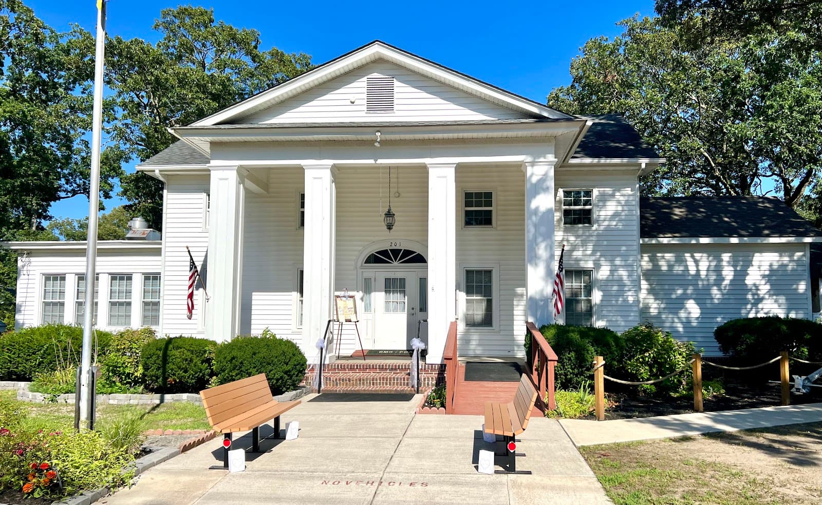 Town Bank Historic Monument - Image 1