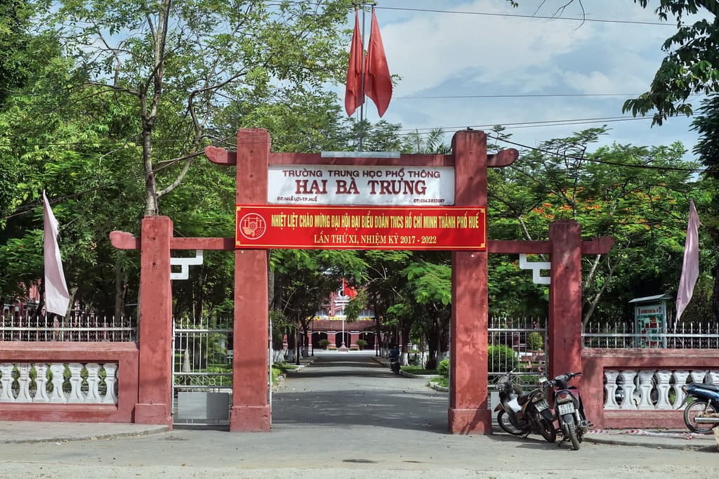 Dong Khanh High School Hai Ba Trung - Image 1