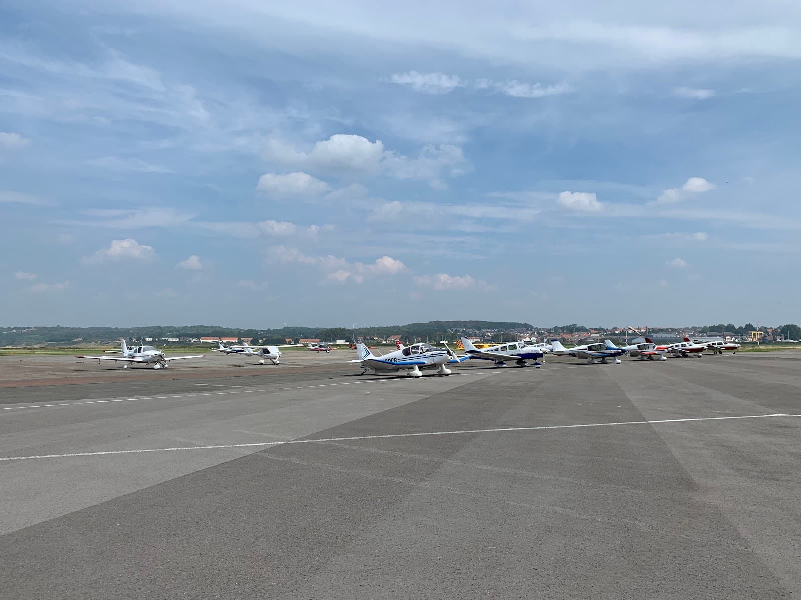 Le Touquet Côte d'Opale Airport - Image 1