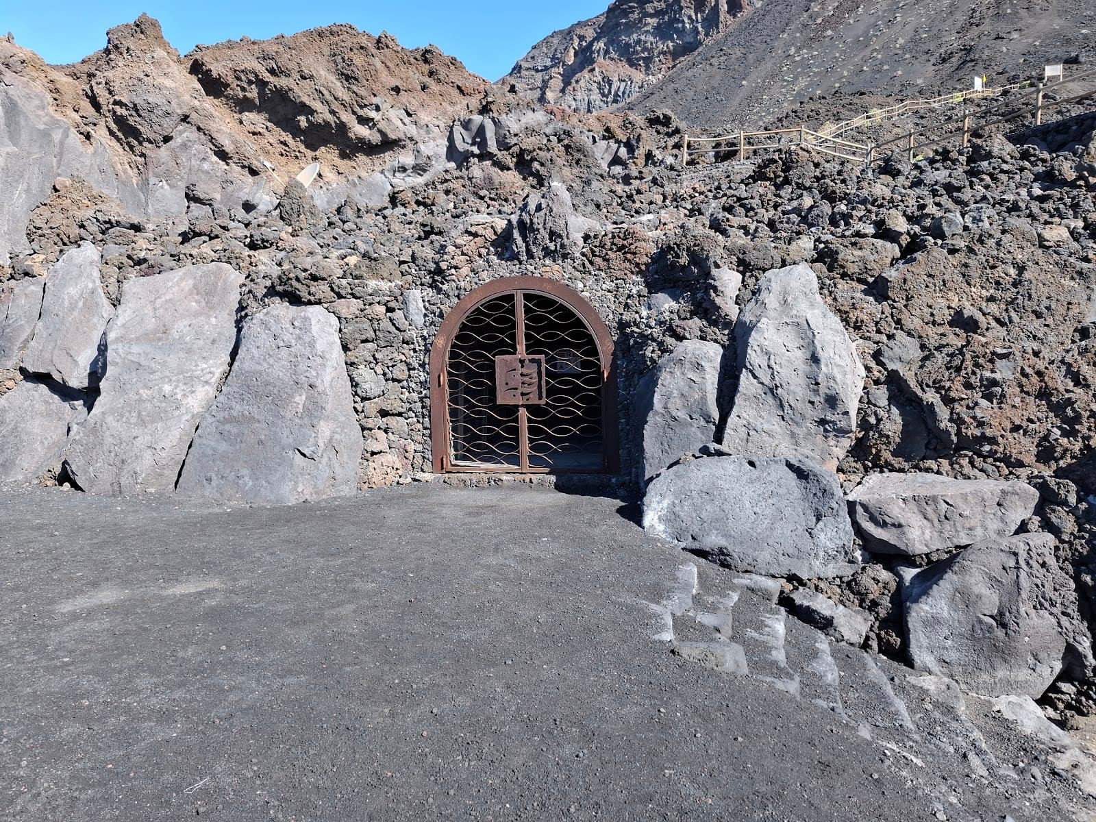 Fuente Santa Thermal Spring Gallery - Image 1