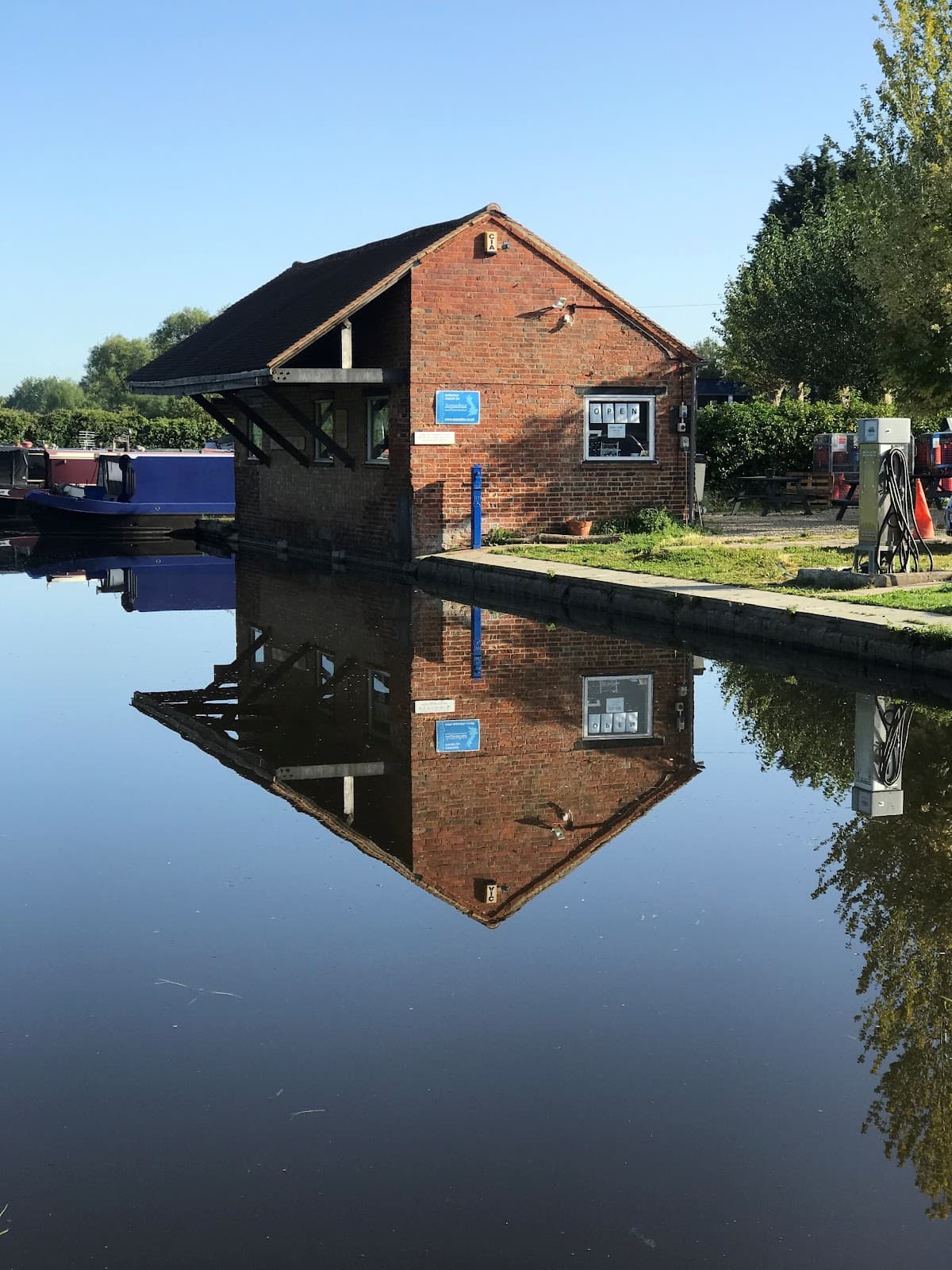 Aynho Wharf (Oxford Canal) - Image 1