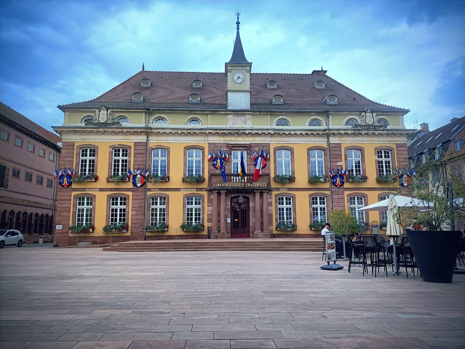 Hôtel de Ville (Town Hall) - Image 1