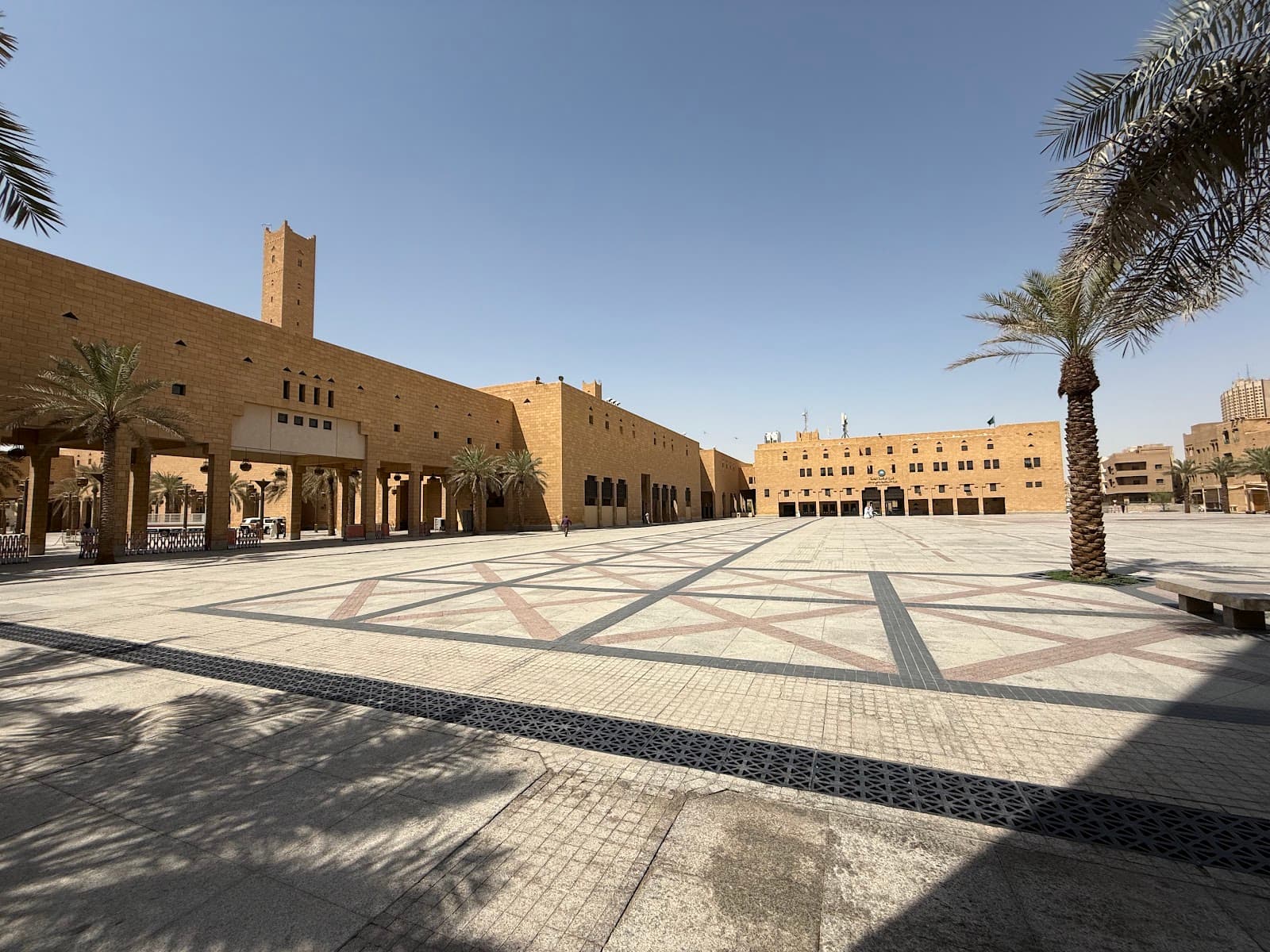 Deera Square - Image 1