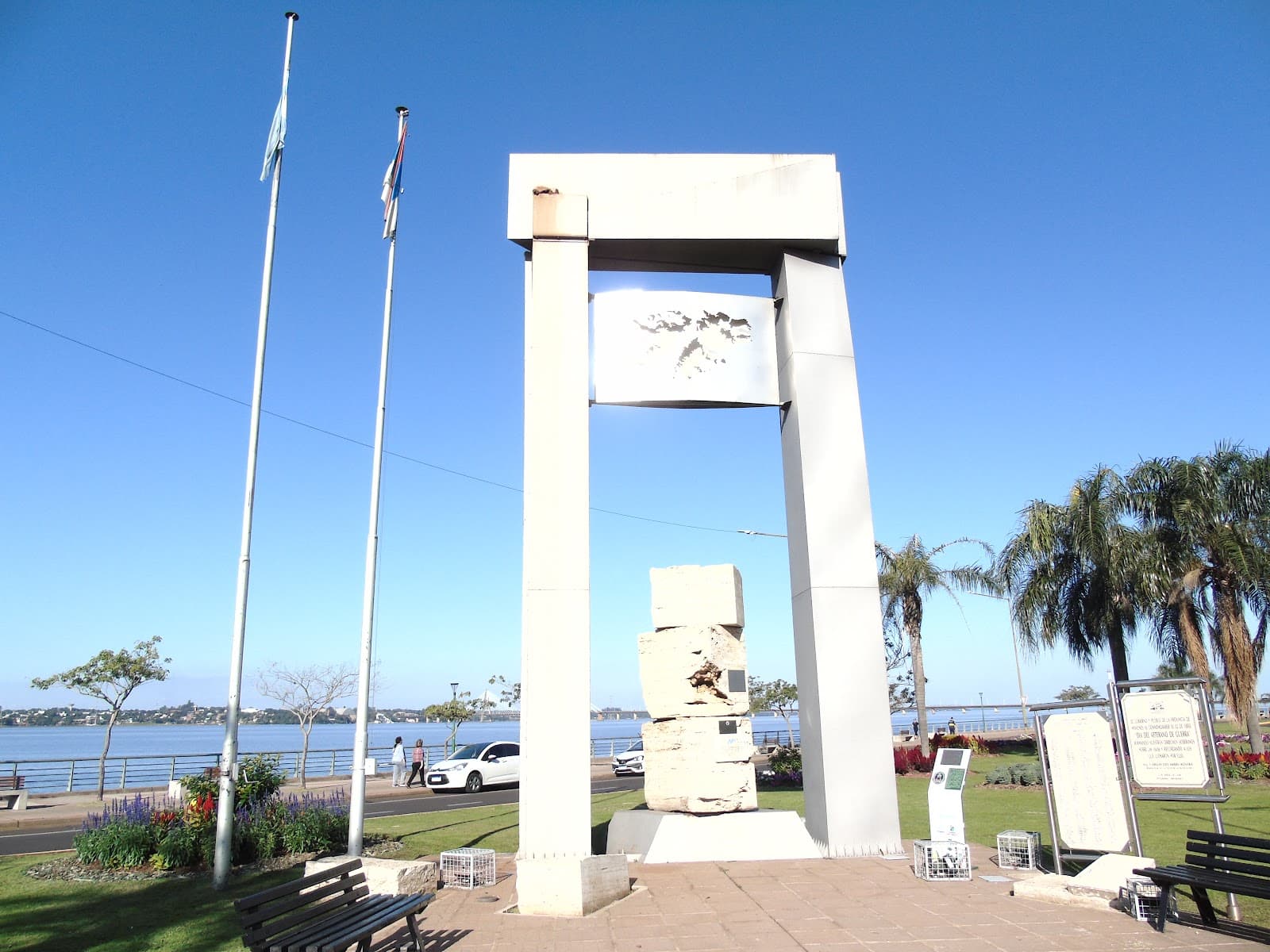 Monumento a los Caídos en Malvinas (Posadas) - Image 1