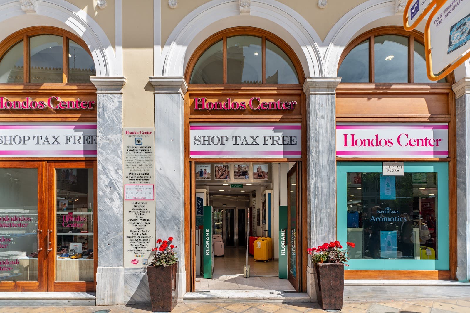 Hondos Center - Image 1