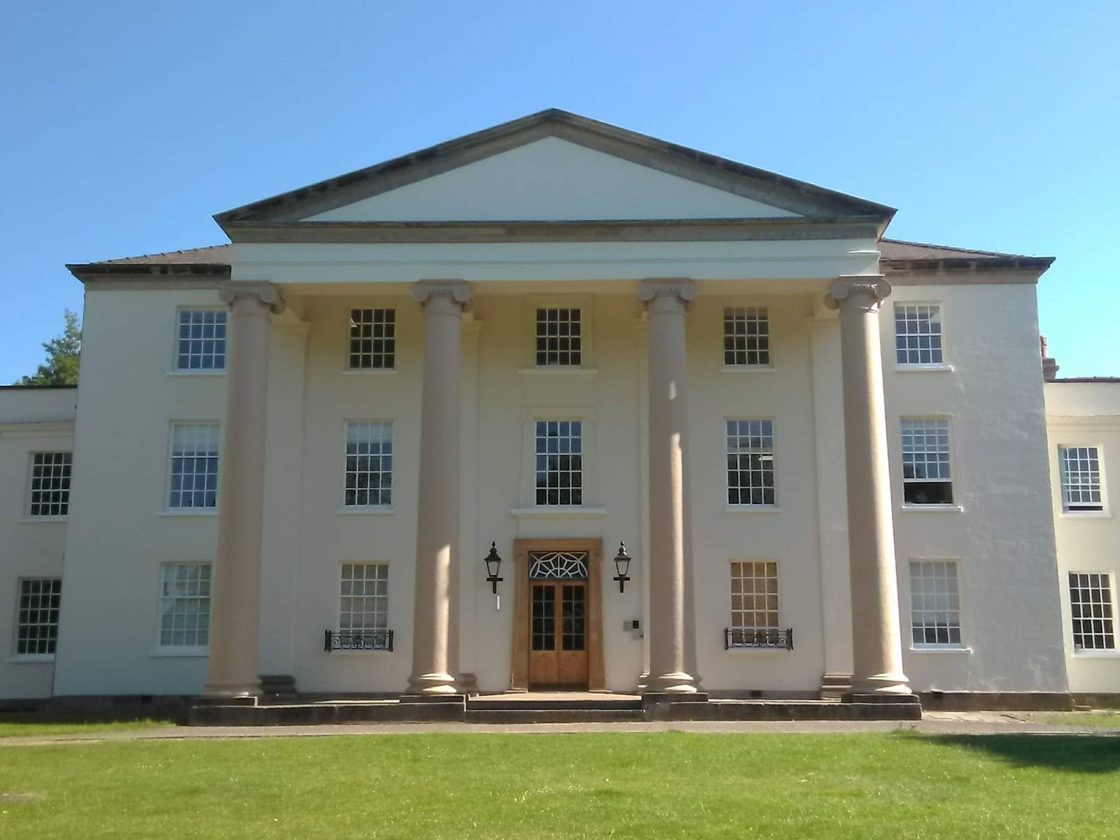 The Lawn's Architecture