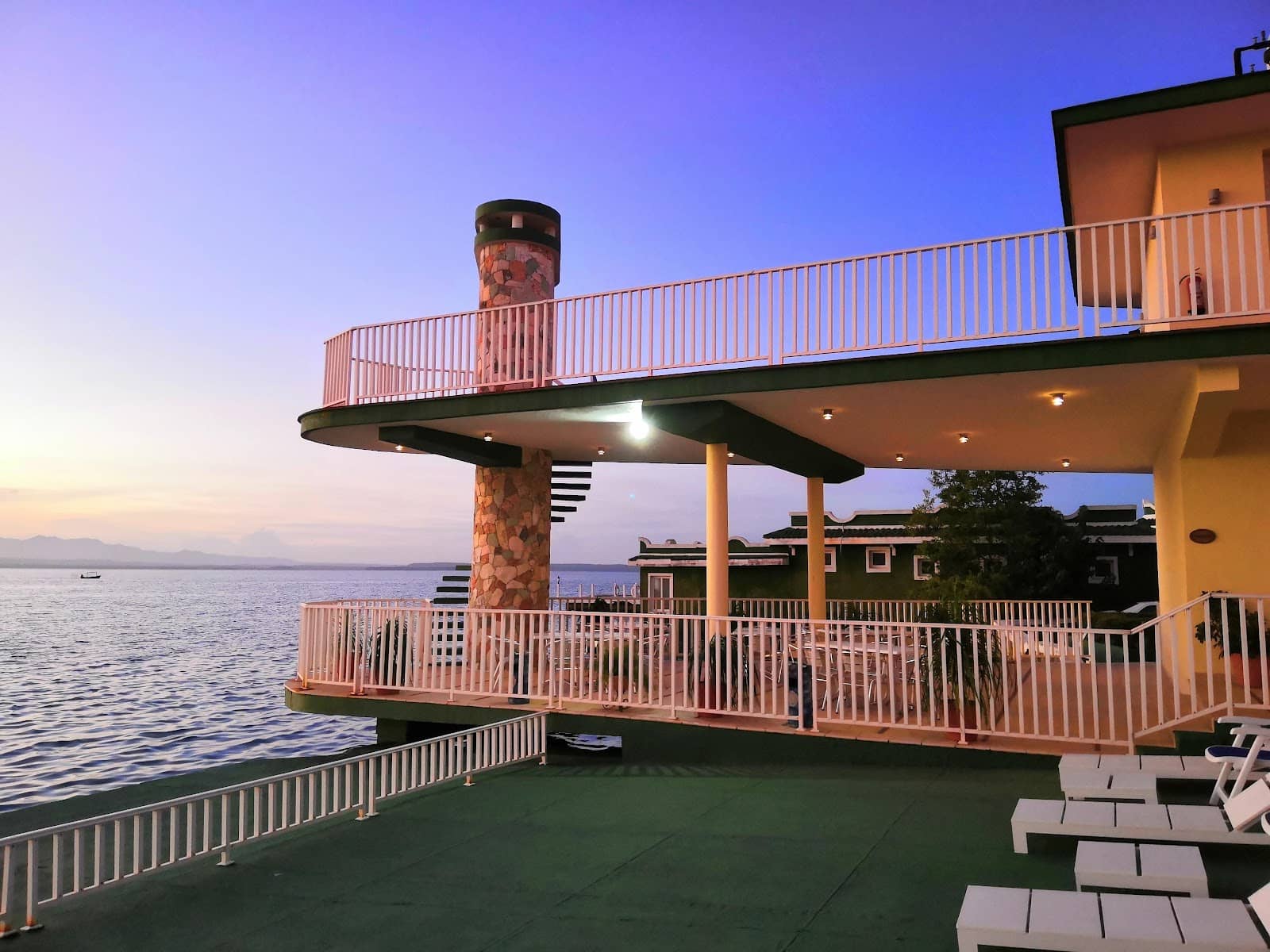 On-site Restaurant & Bar