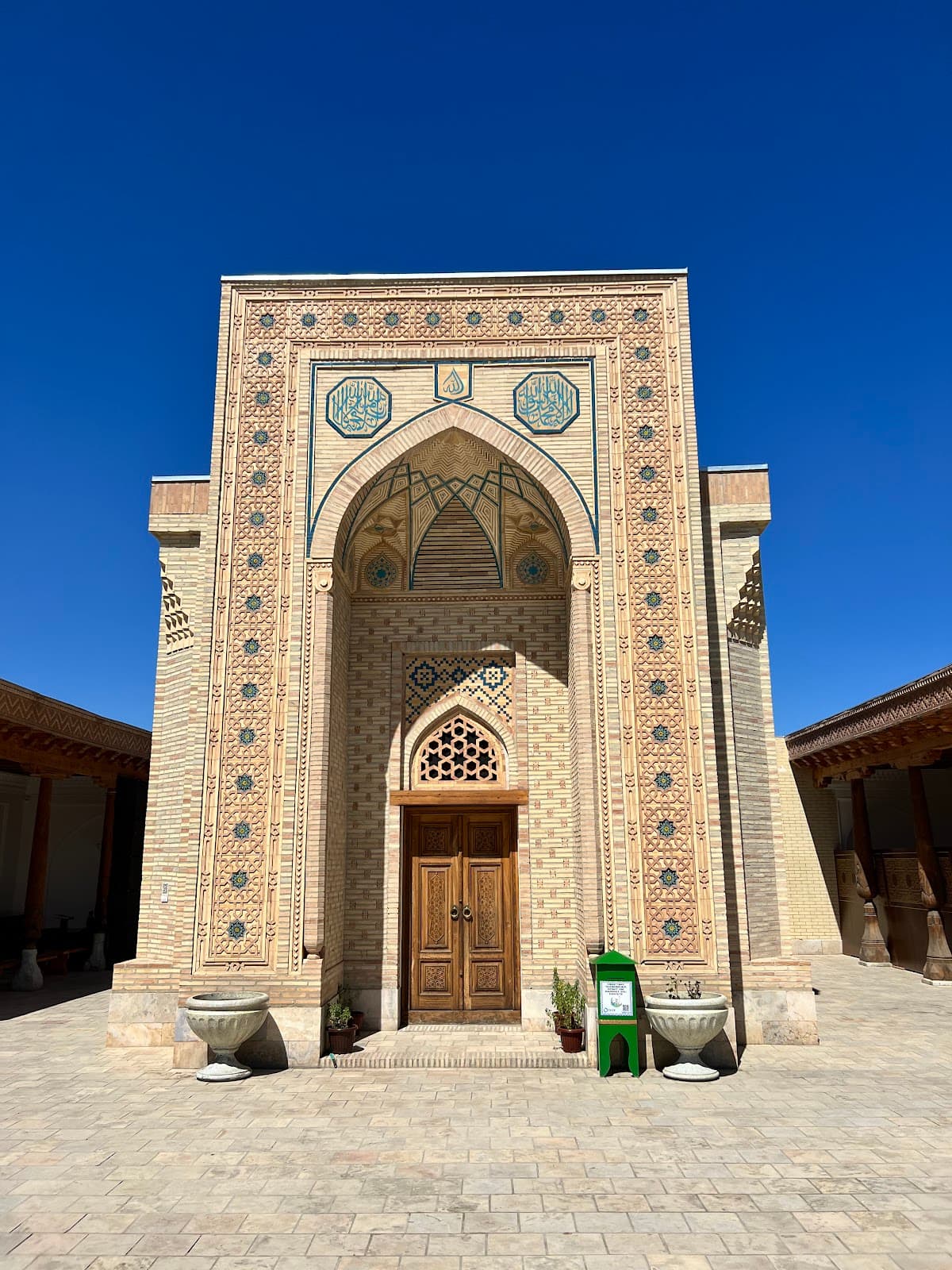 Khodja Mahmud Anjir Fagnavi Mausoleum - Image 1