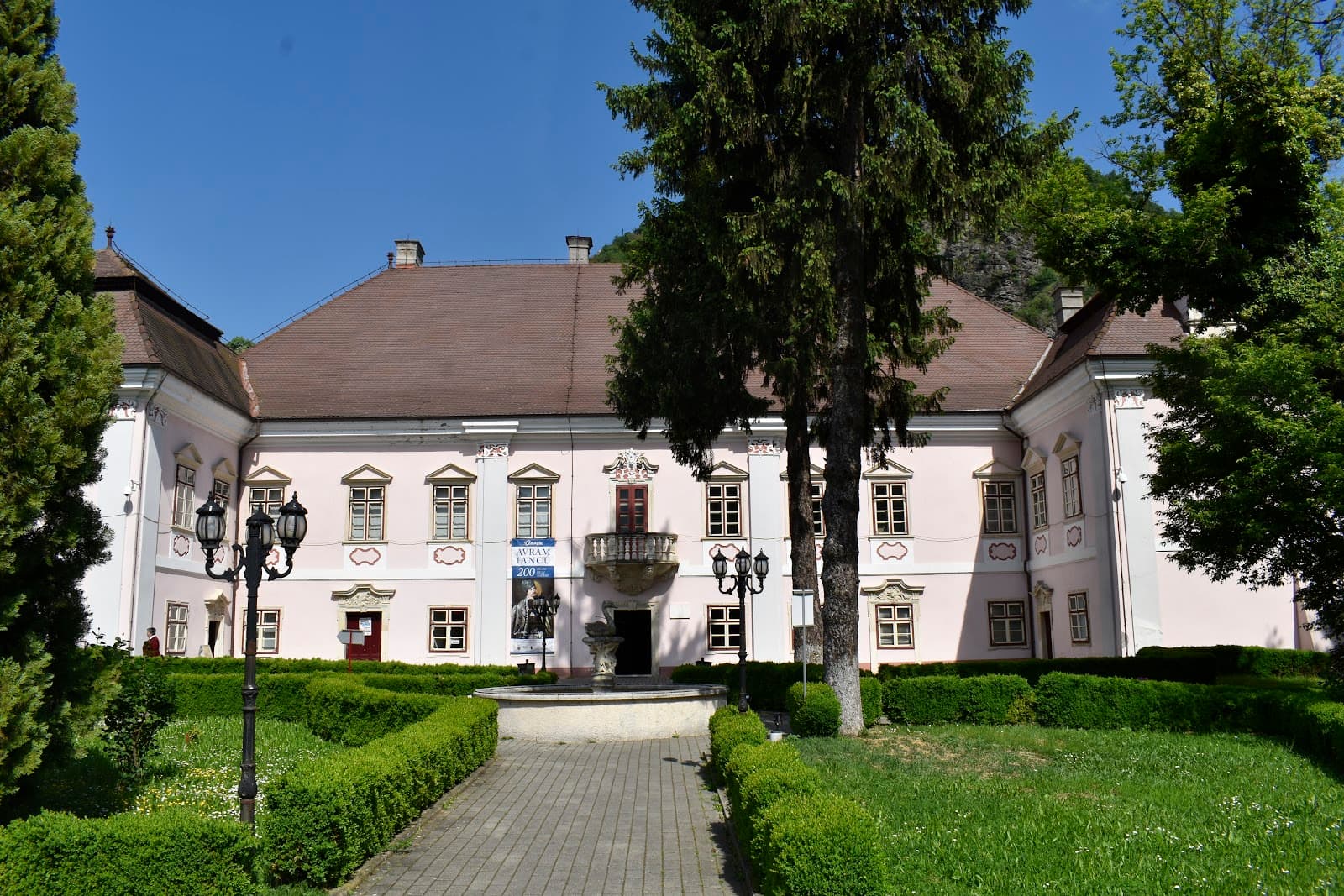 Magna Curia Palace - Image 1