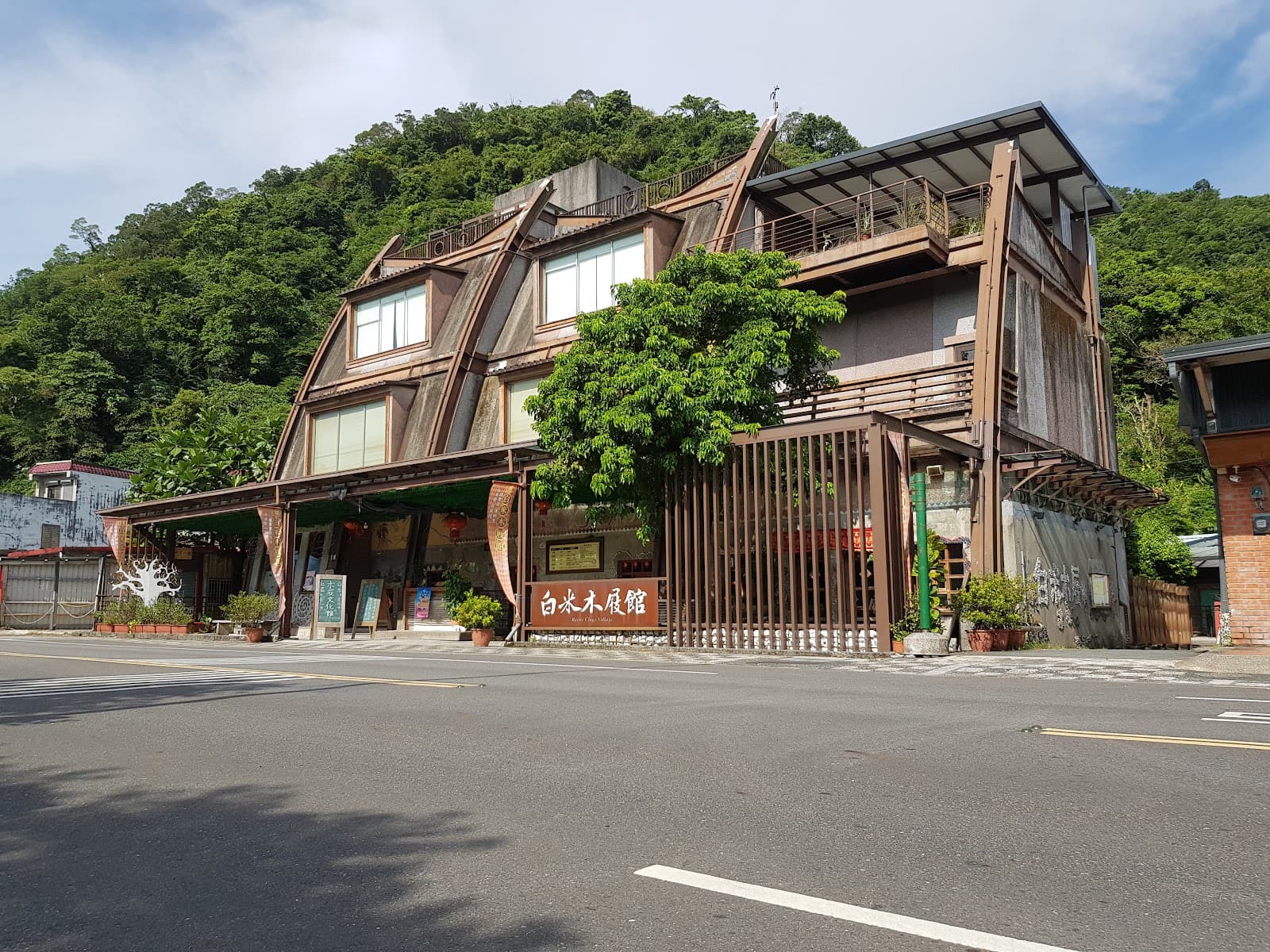 Baimi Clogs Village - Image 1