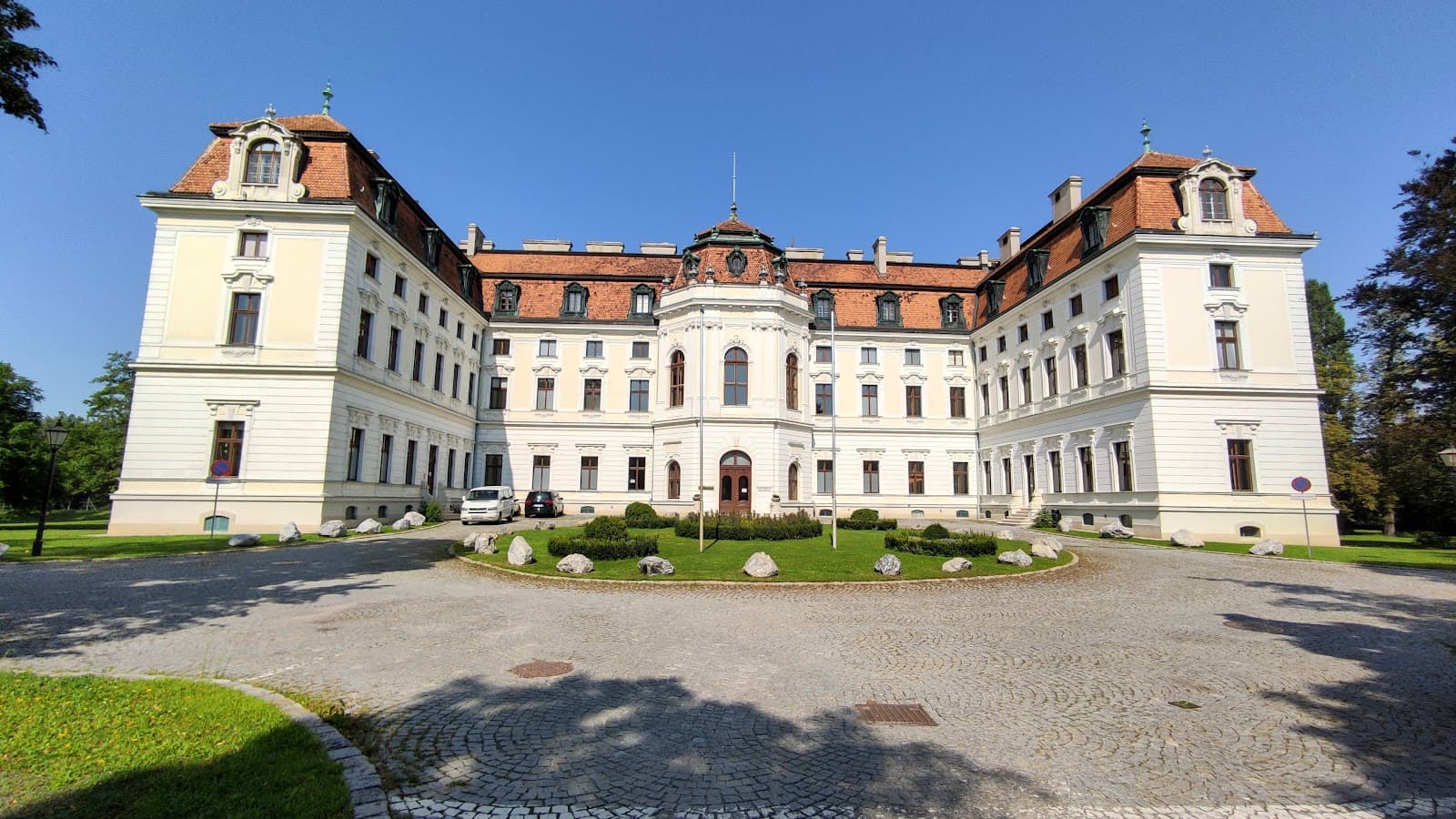 Altkettenhof Castle - Image 1