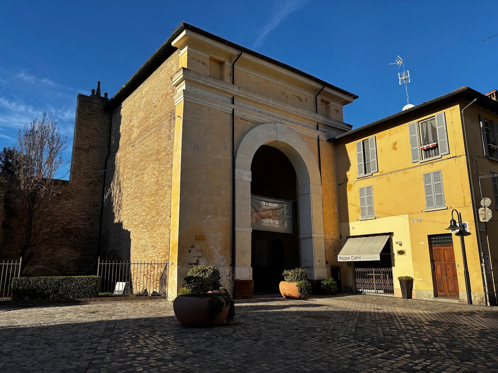 Porta Adriana - Image 1
