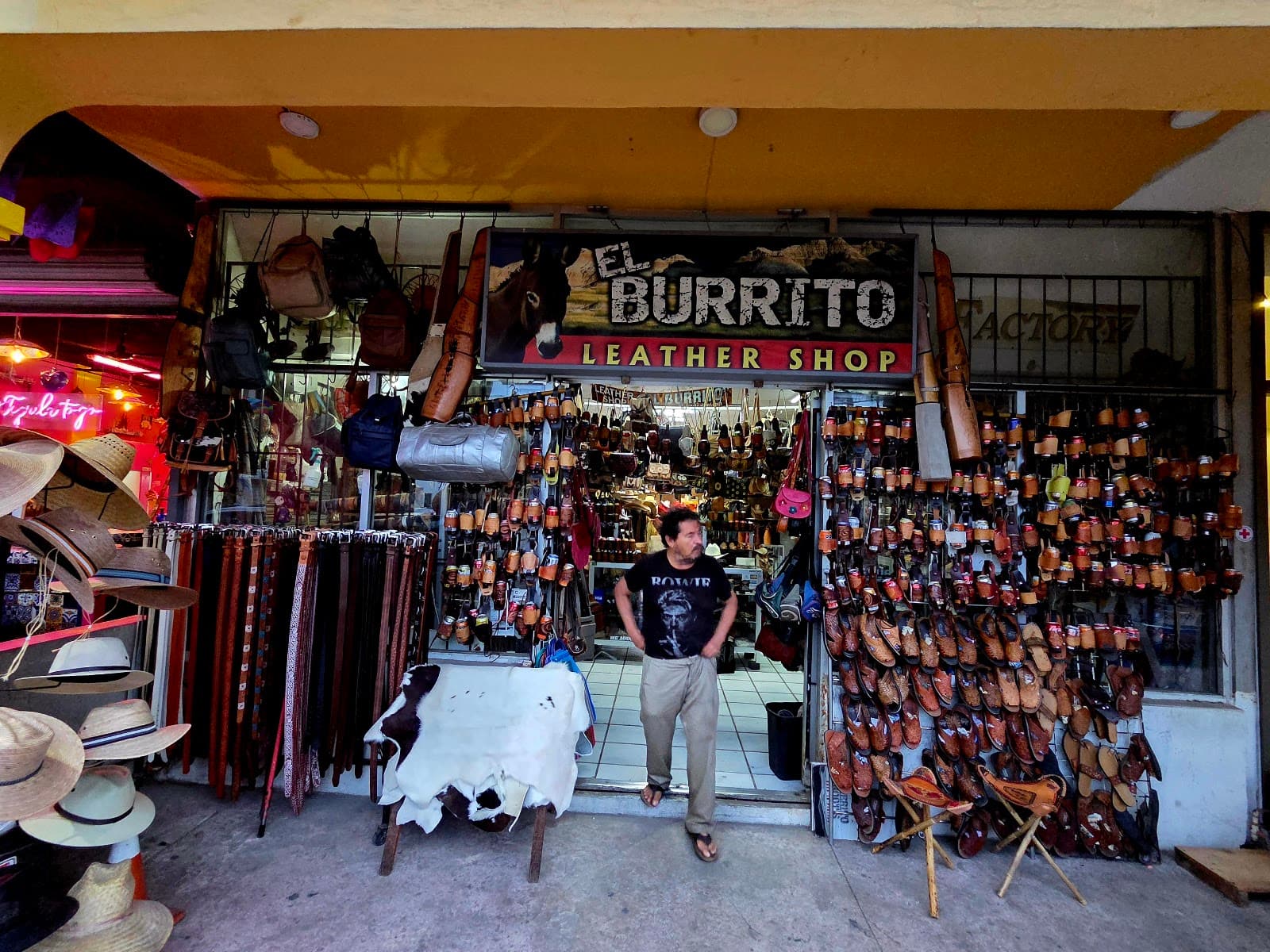 Miraflores Leather Craft Town - Image 1