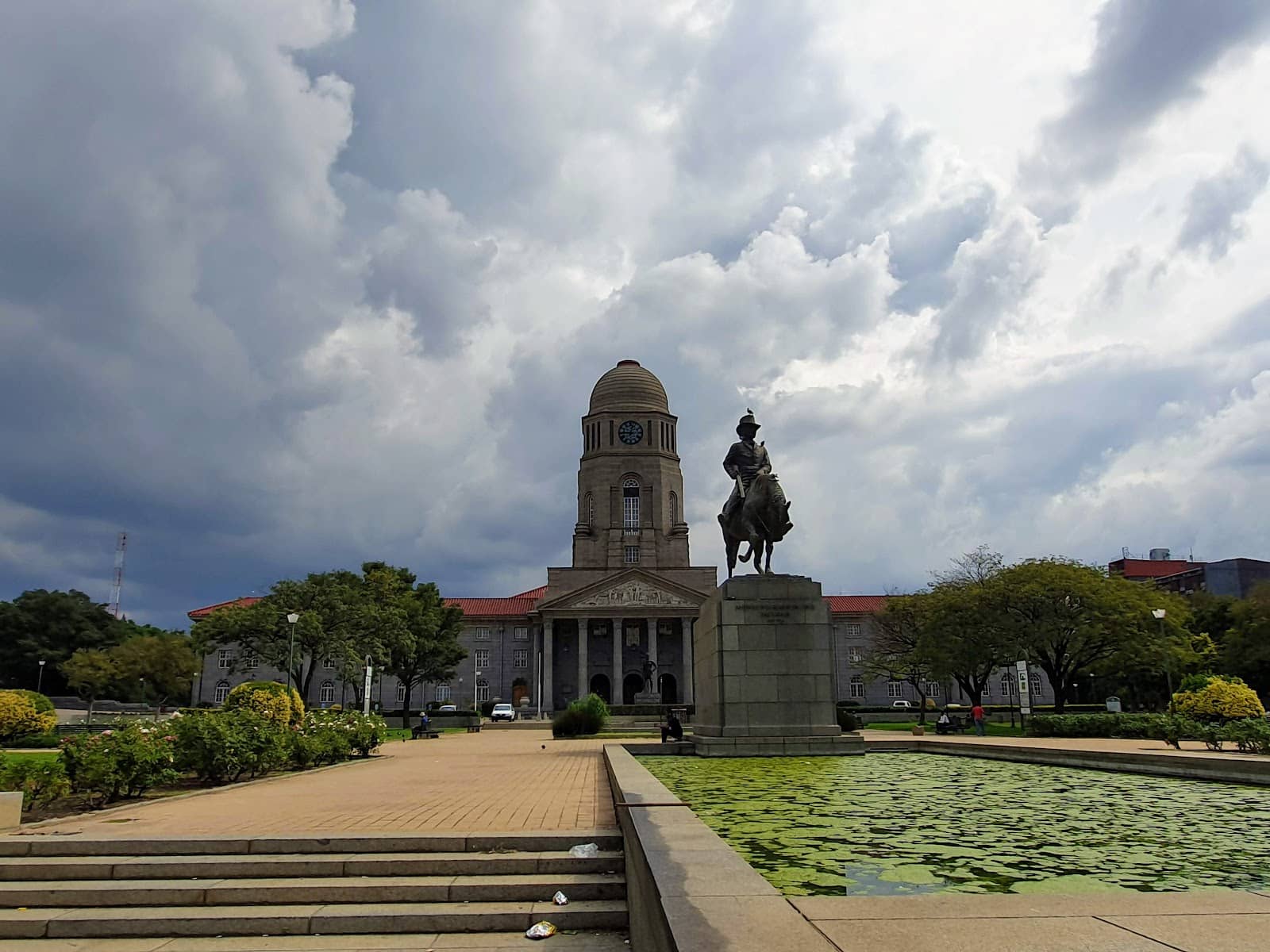 Local Eateries and Markets