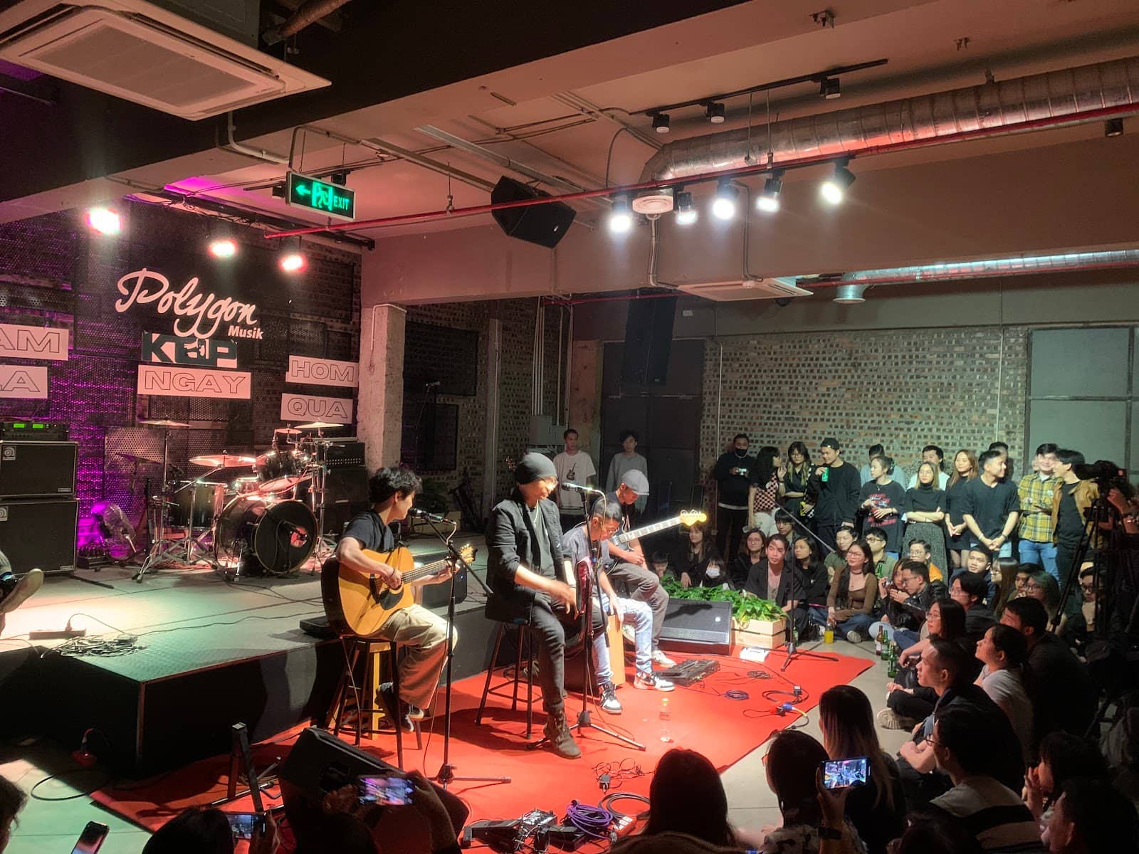 Dynamic and Vibrant Atmosphere